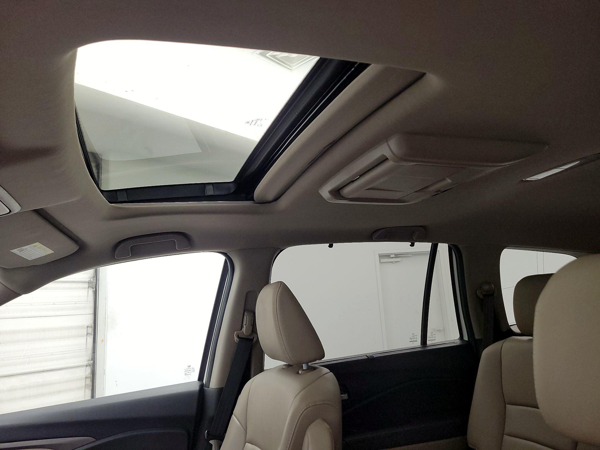 Thumbnail: 2017 Honda Pilot - 18