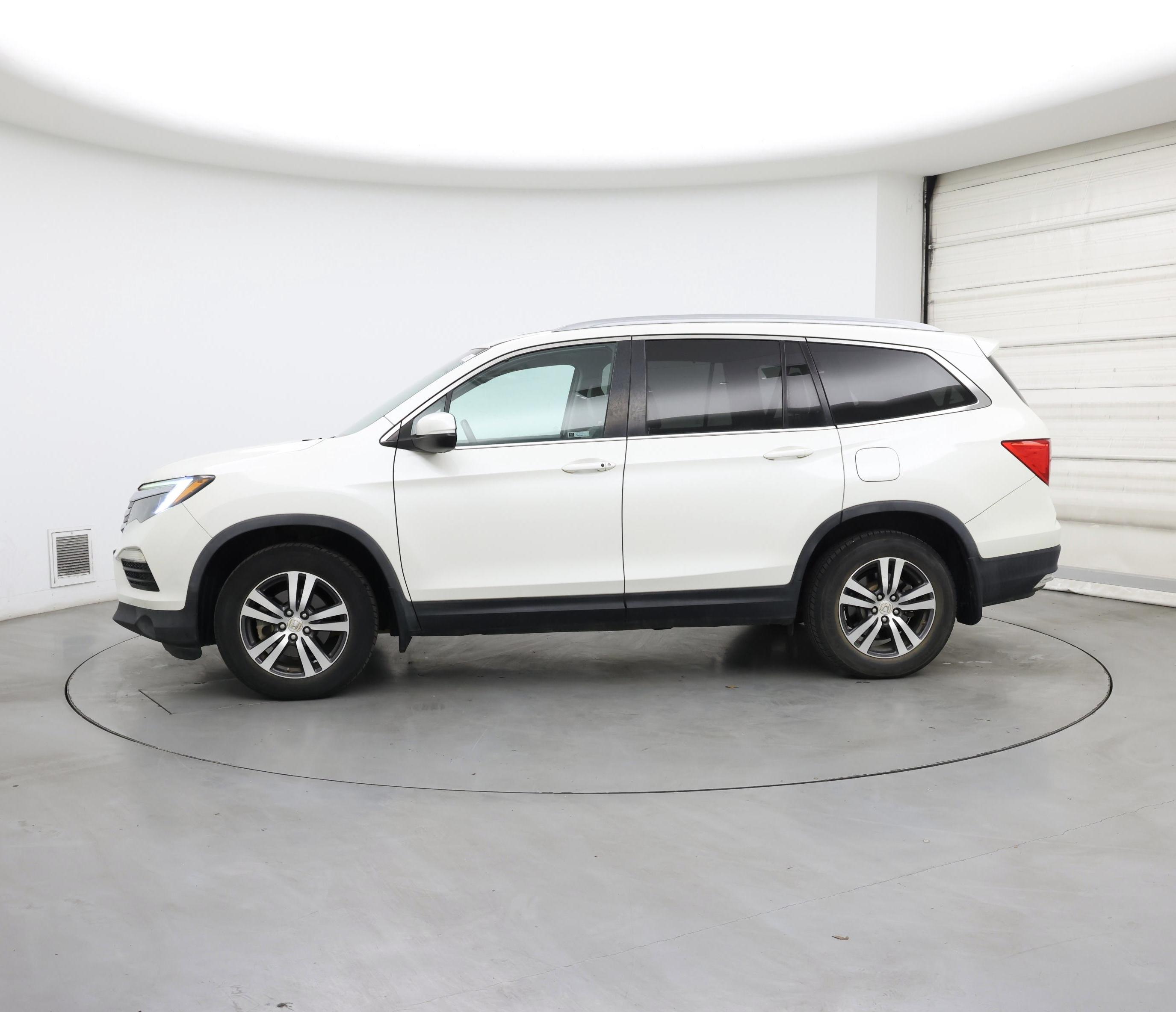 Thumbnail: 2017 Honda Pilot - 3