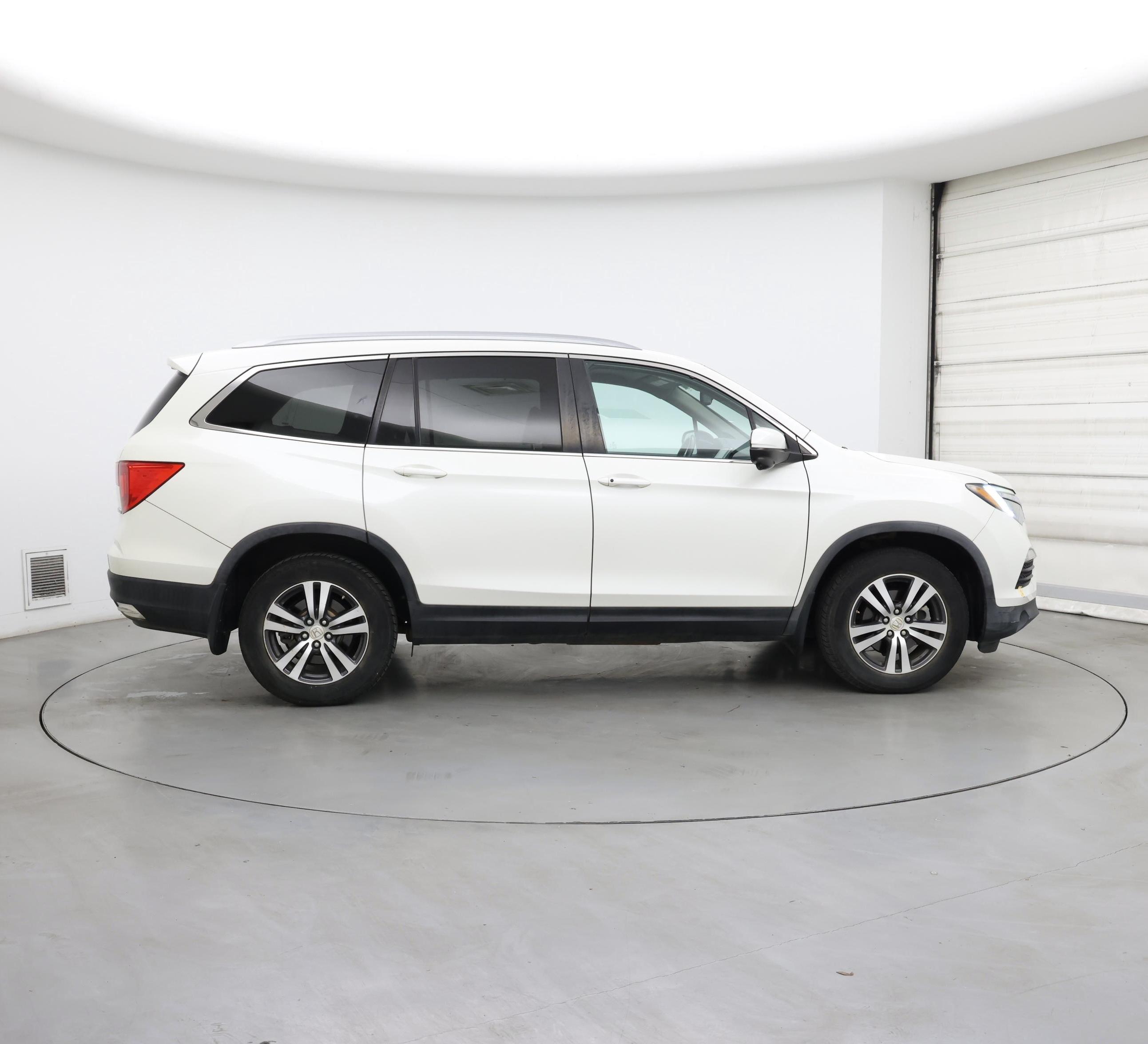 Thumbnail: 2017 Honda Pilot - 7