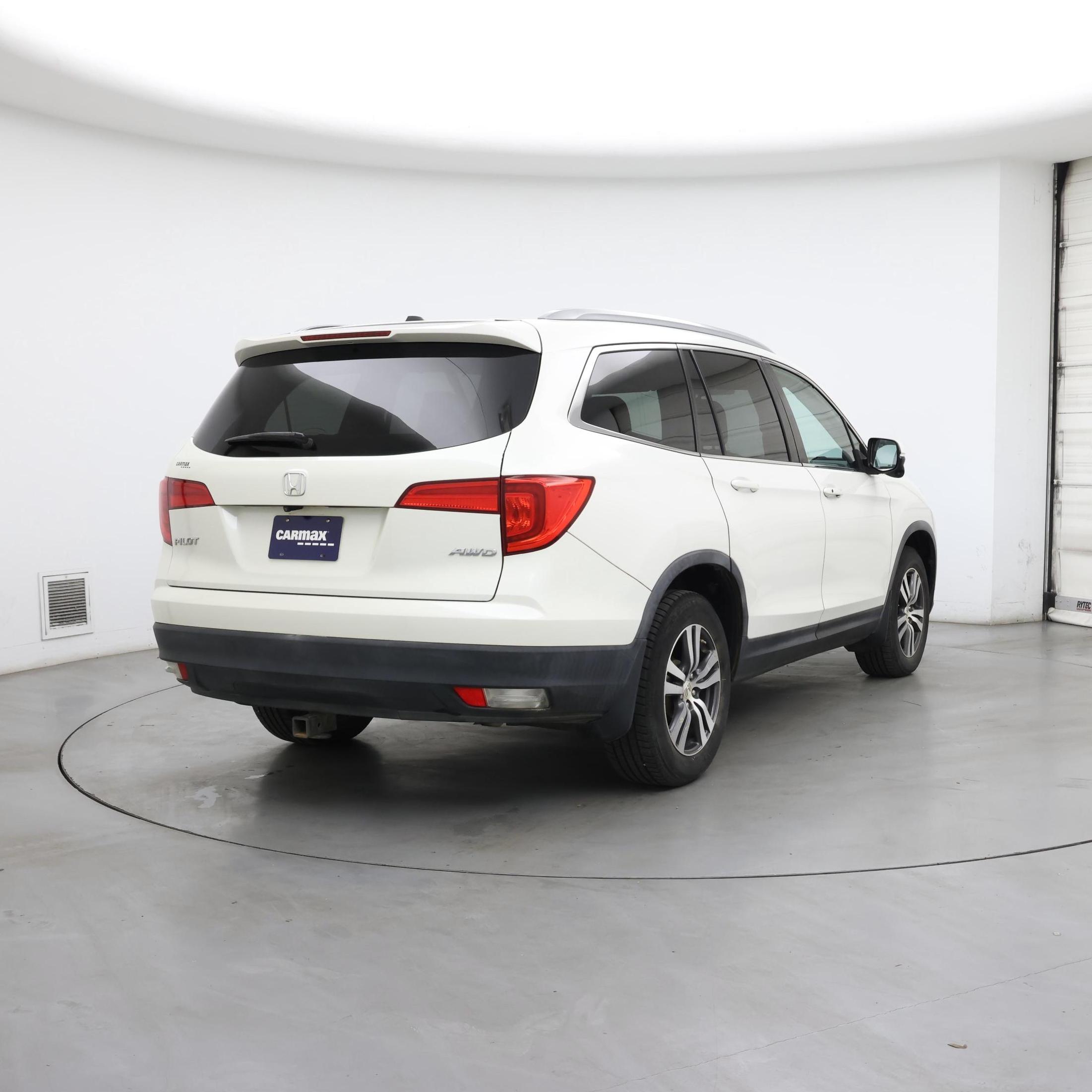 Thumbnail: 2017 Honda Pilot - 8