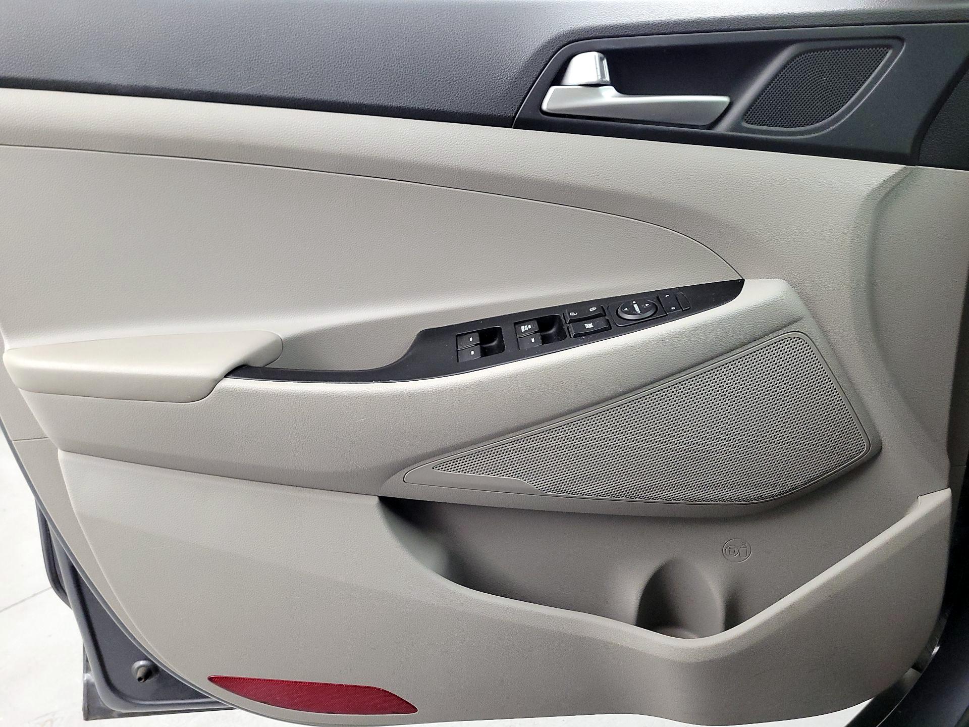 Thumbnail: 2019 Hyundai Tucson - 12