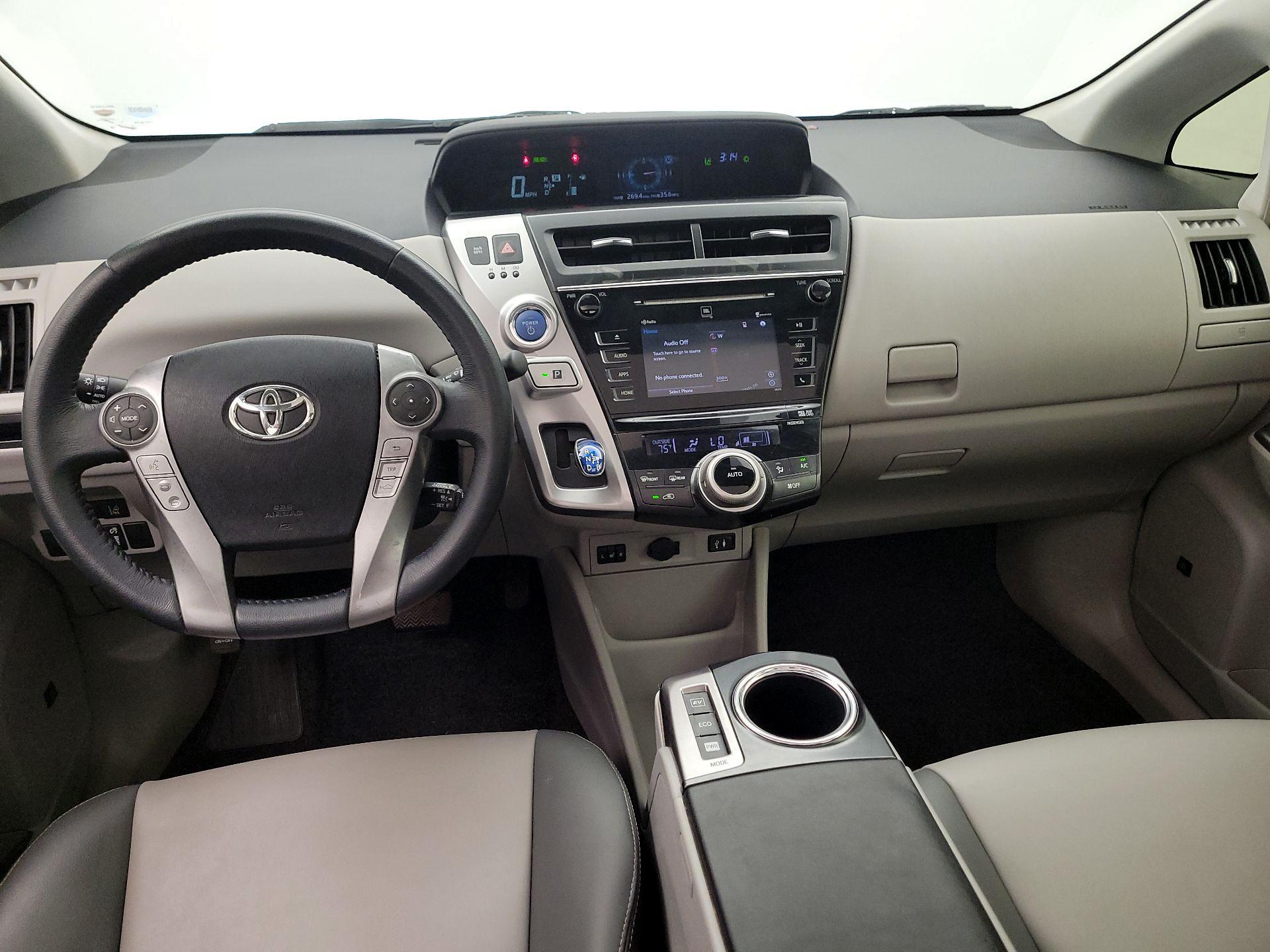 Thumbnail: 2015 Toyota Prius v - 9