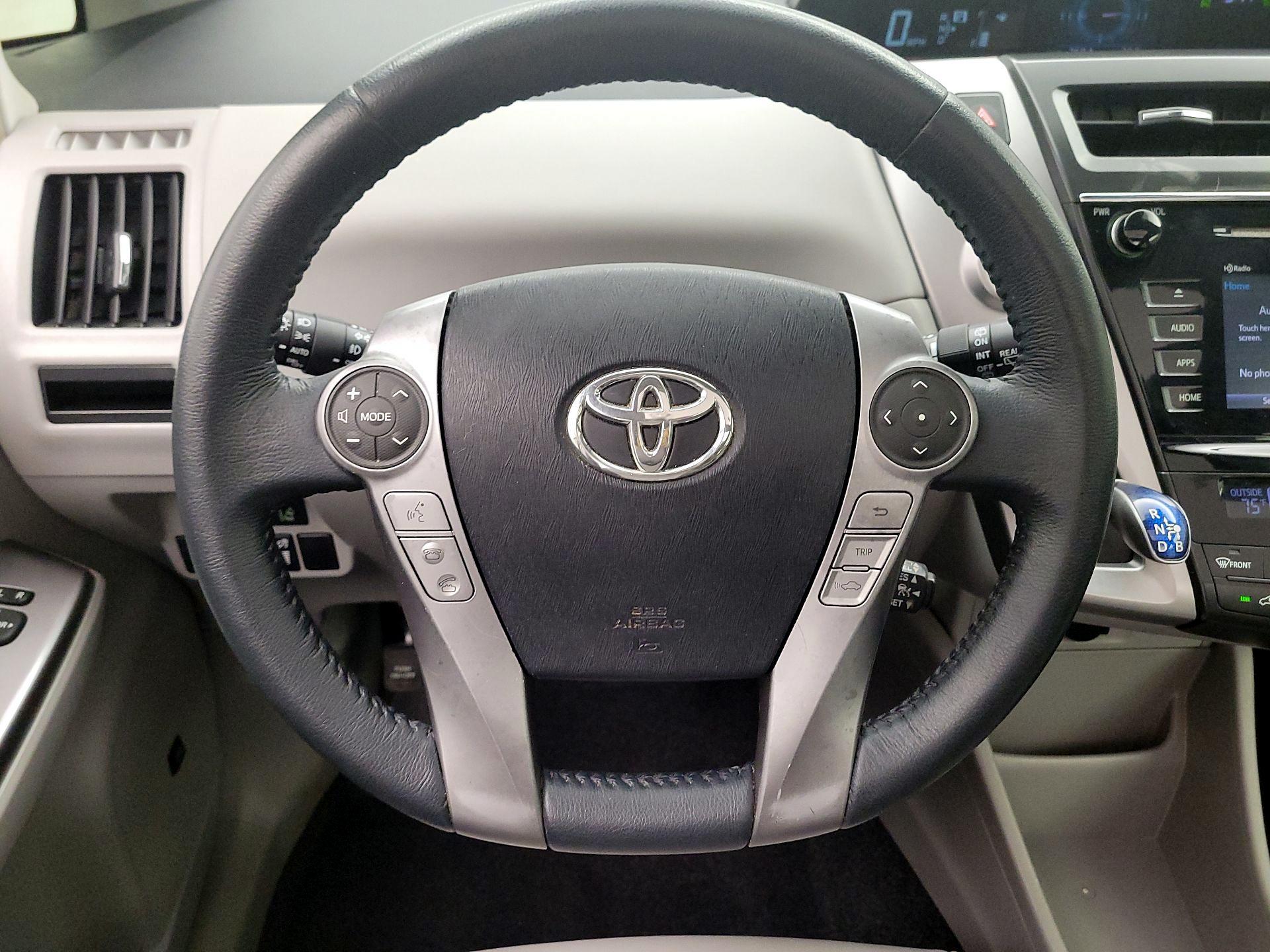 Thumbnail: 2015 Toyota Prius v - 10