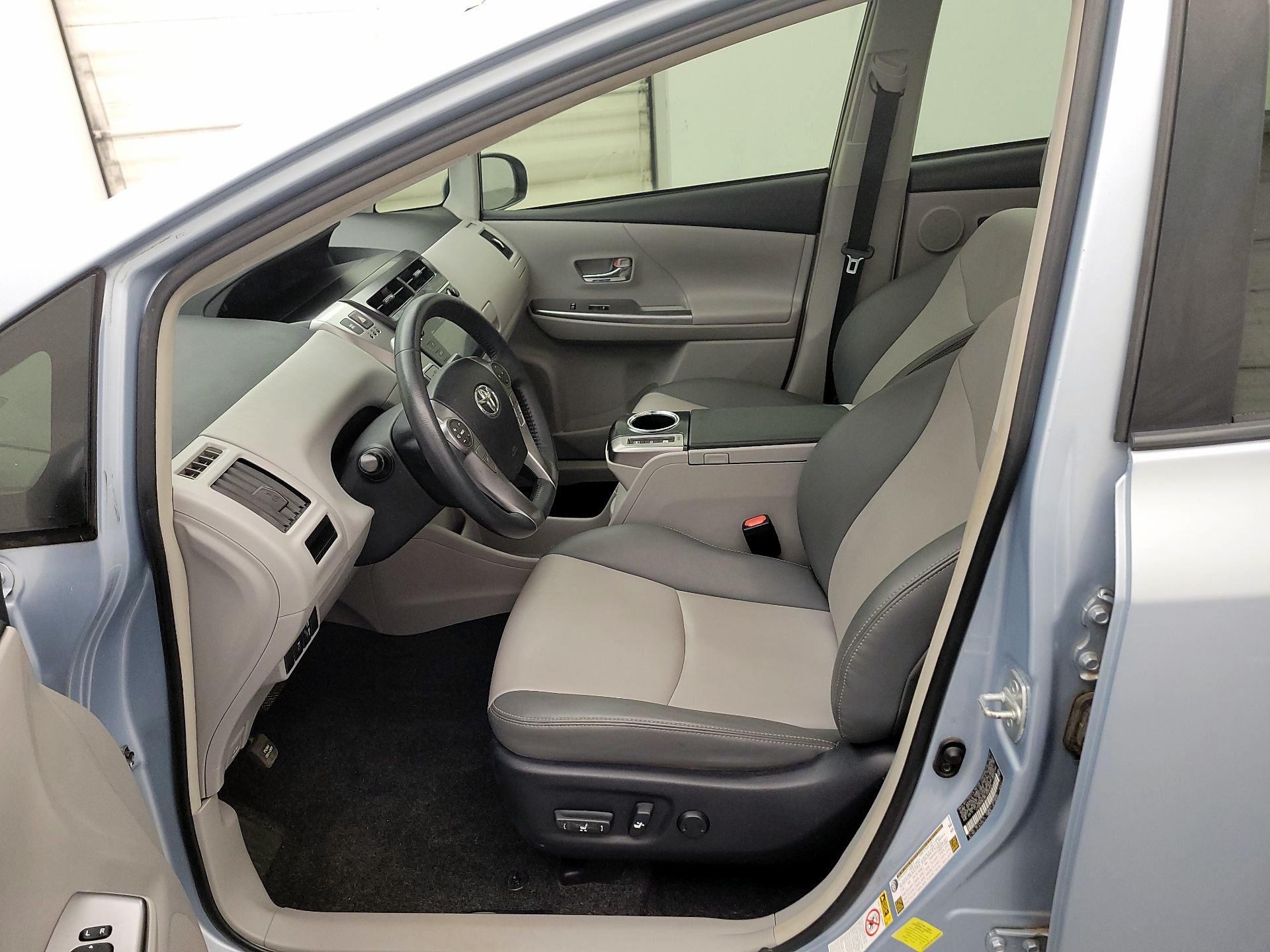 Thumbnail: 2015 Toyota Prius v - 11