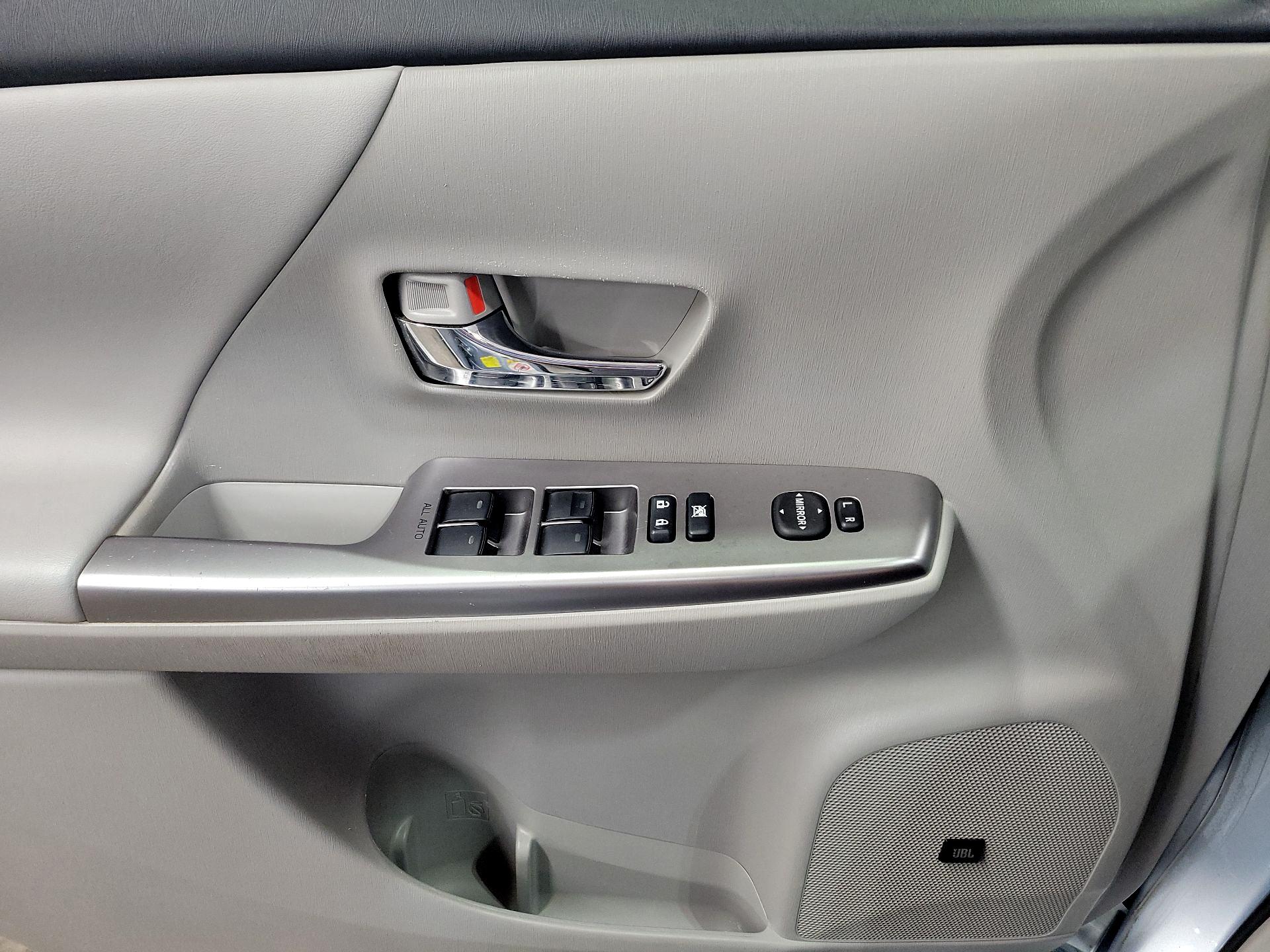 Thumbnail: 2015 Toyota Prius v - 12