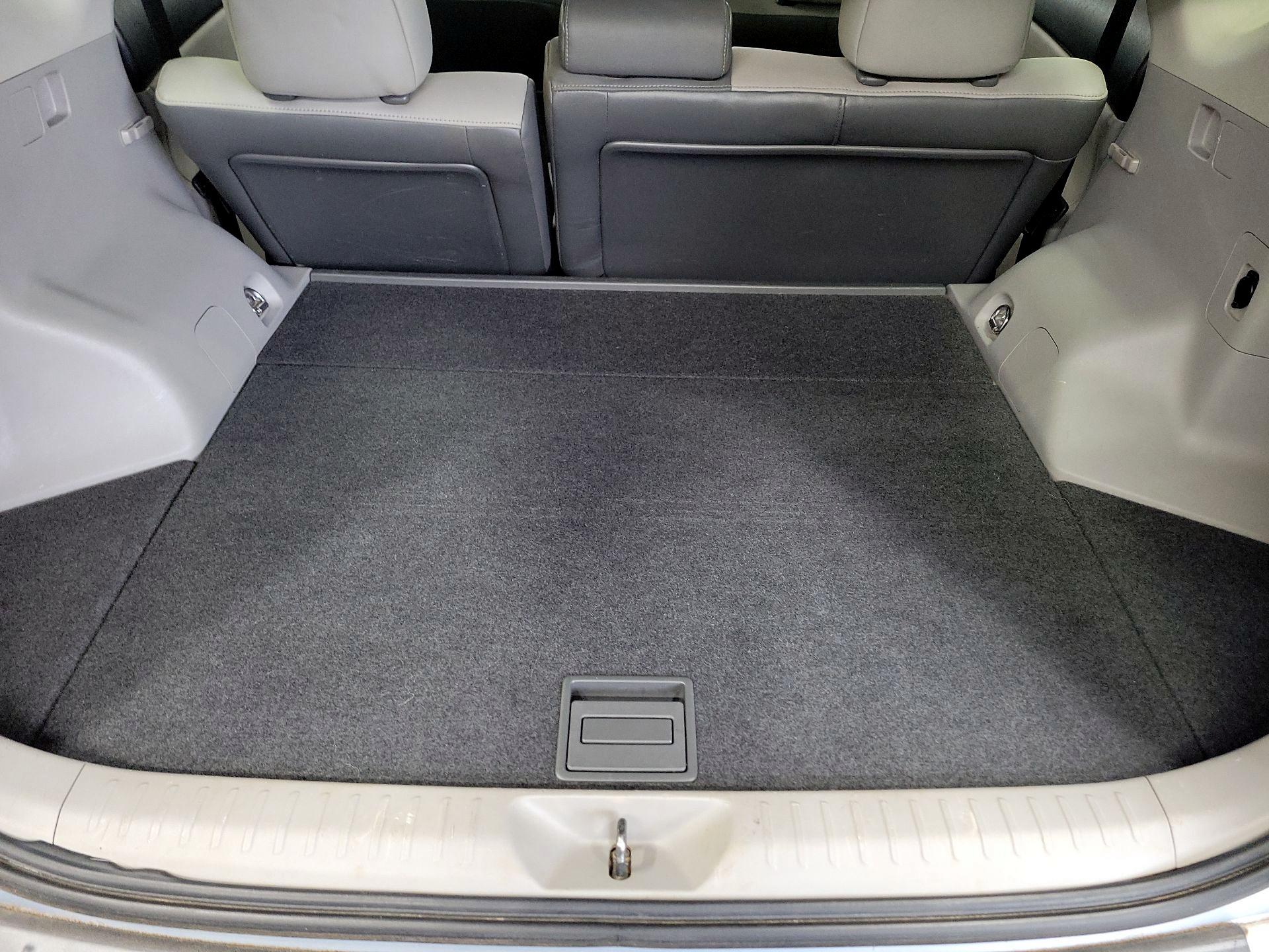 Thumbnail: 2015 Toyota Prius v - 16