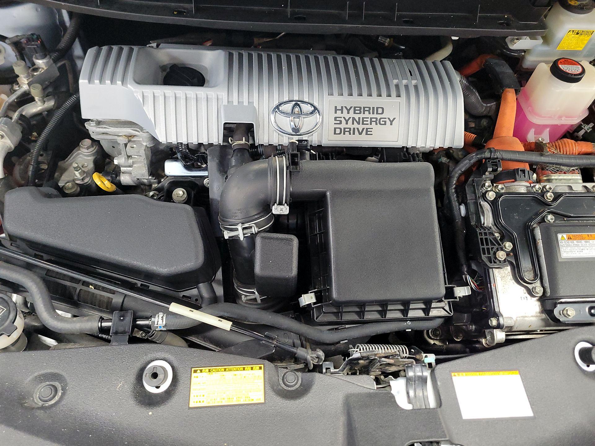 Thumbnail: 2015 Toyota Prius v - 17