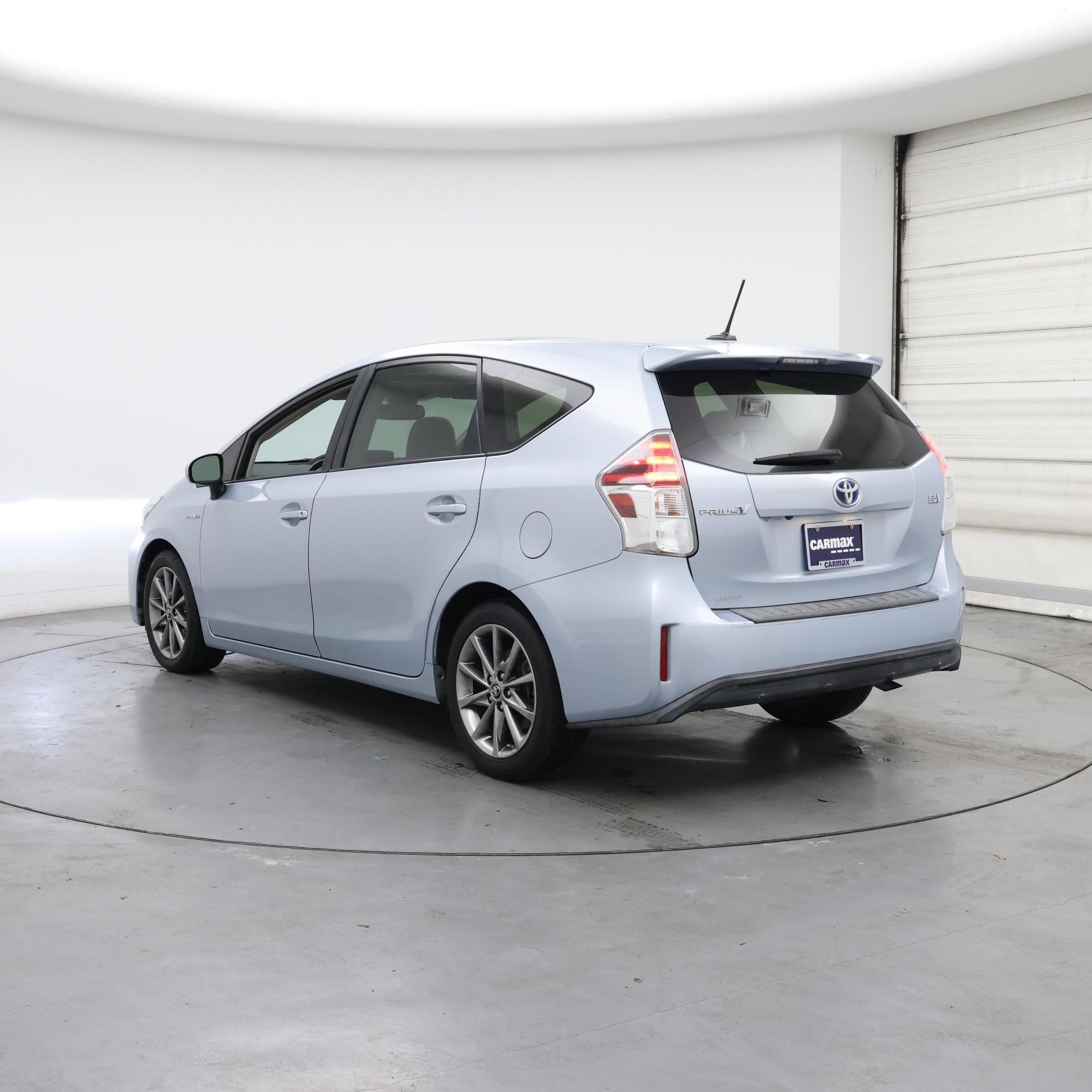 Thumbnail: 2015 Toyota Prius v - 2