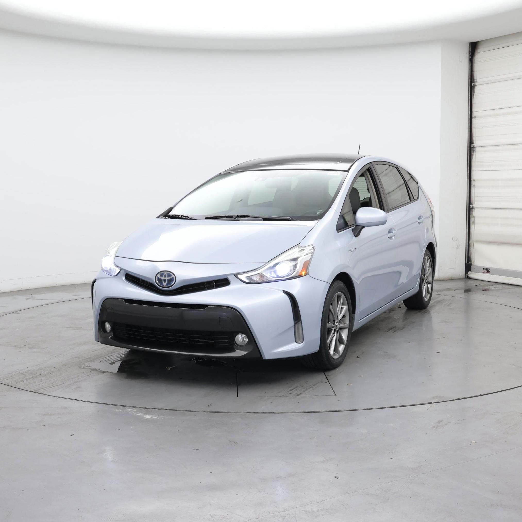 Thumbnail: 2015 Toyota Prius v - 4