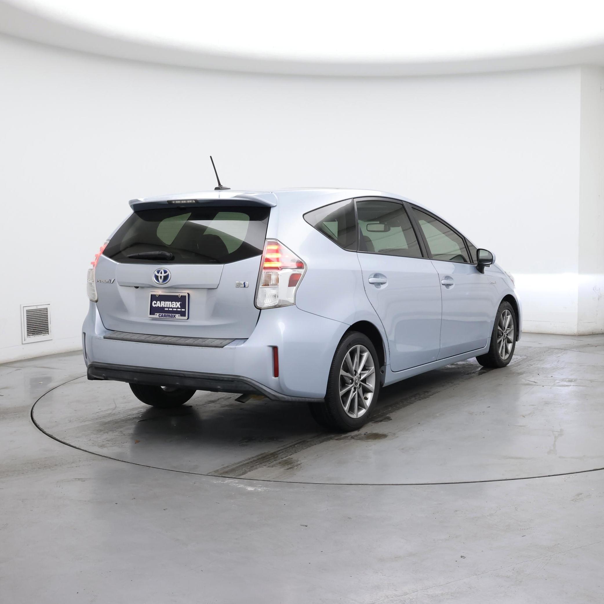 Thumbnail: 2015 Toyota Prius v - 8
