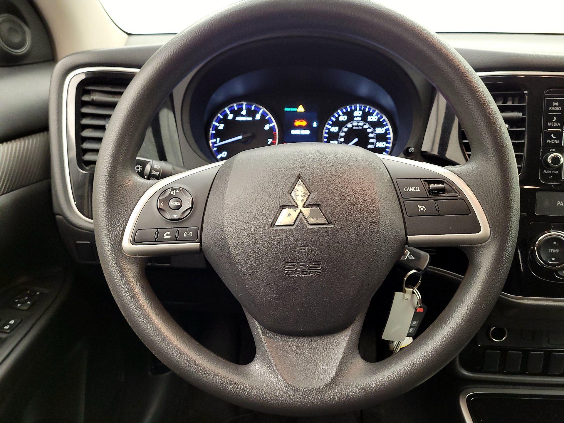 Thumbnail: 2018 Mitsubishi Outlander - 10