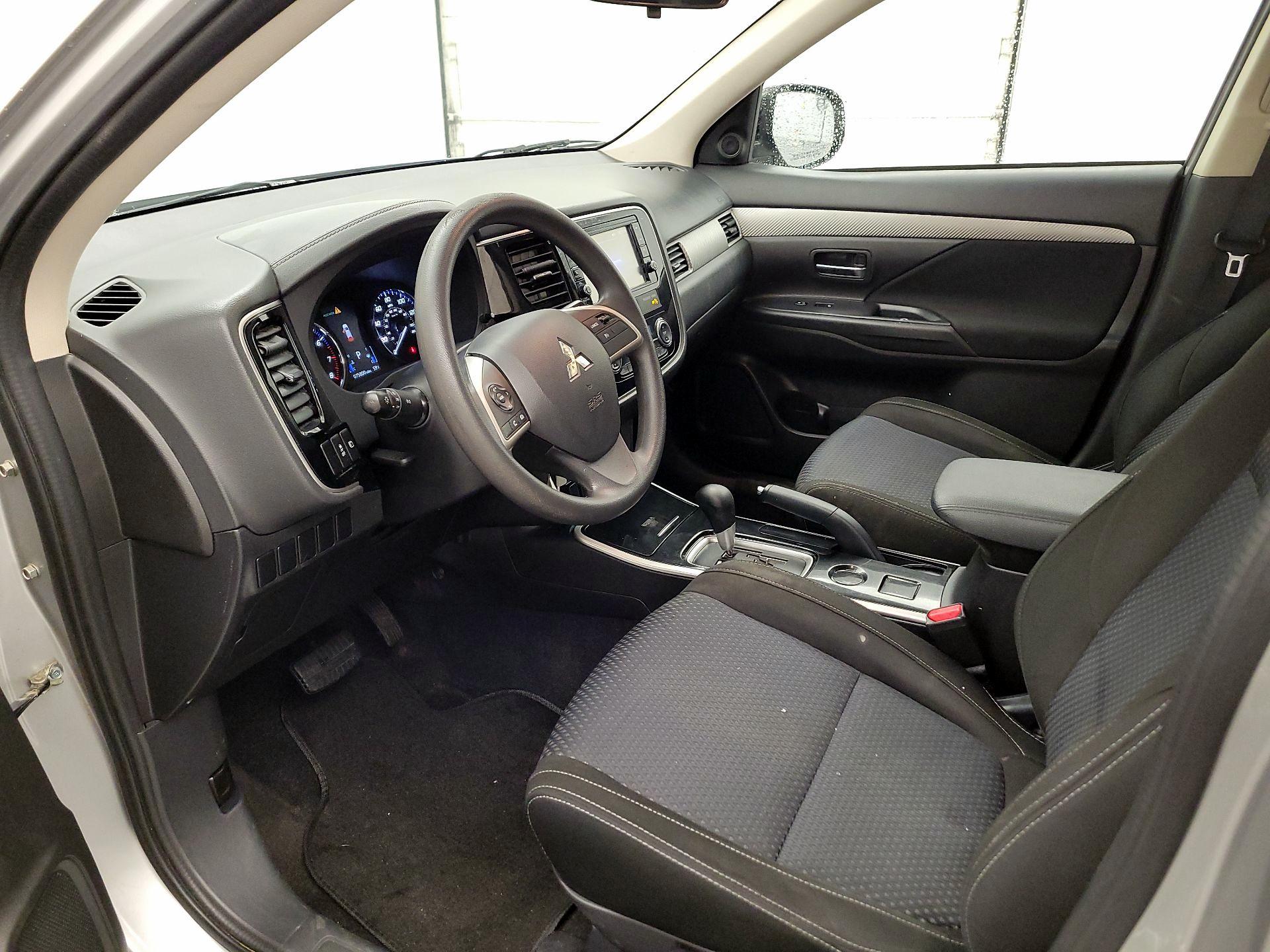 Thumbnail: 2018 Mitsubishi Outlander - 11