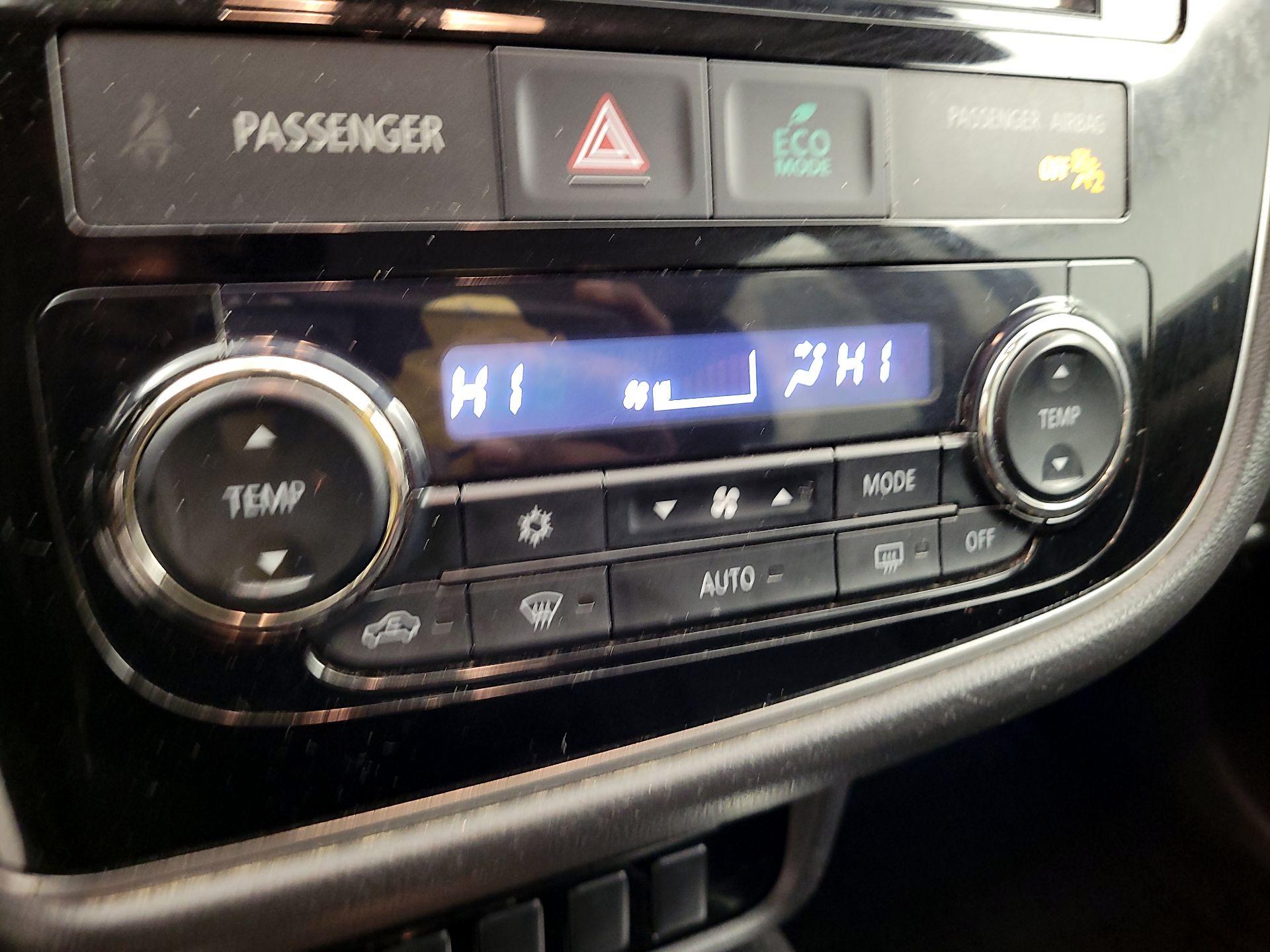 Thumbnail: 2018 Mitsubishi Outlander - 14