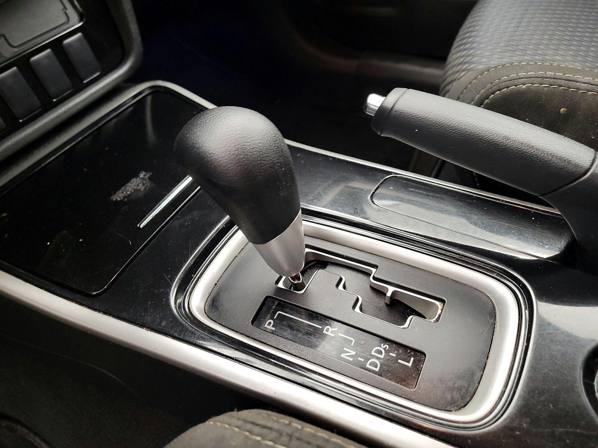 Thumbnail: 2018 Mitsubishi Outlander - 15