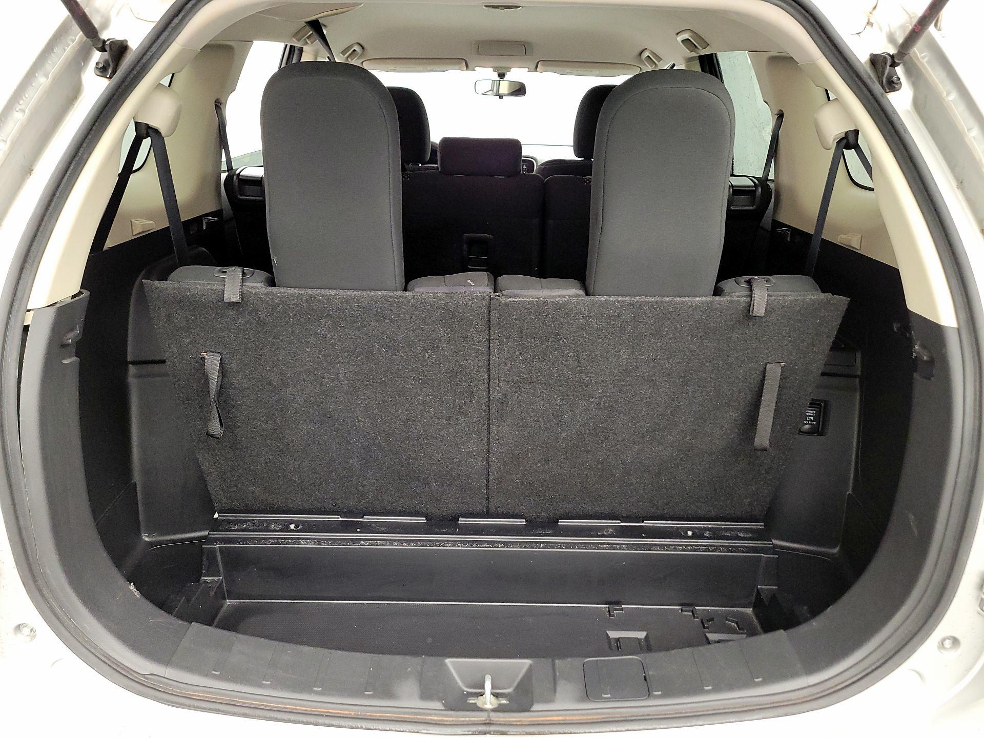 Thumbnail: 2018 Mitsubishi Outlander - 16