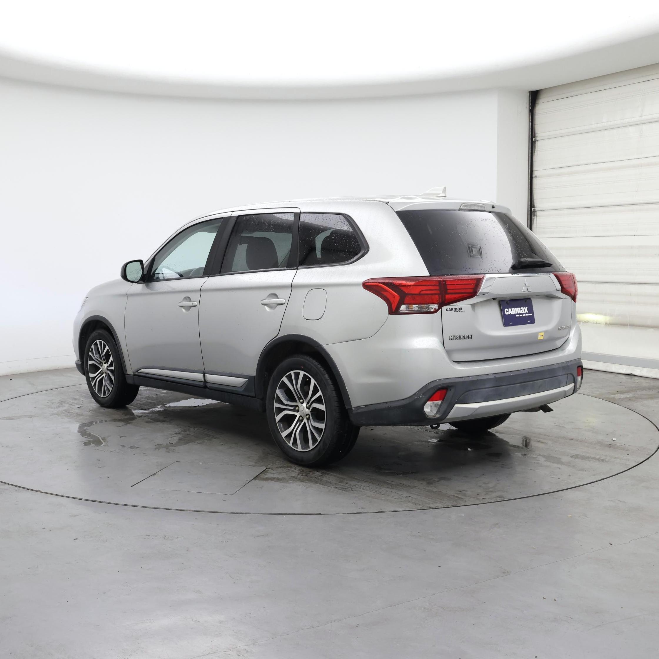 Thumbnail: 2018 Mitsubishi Outlander - 2