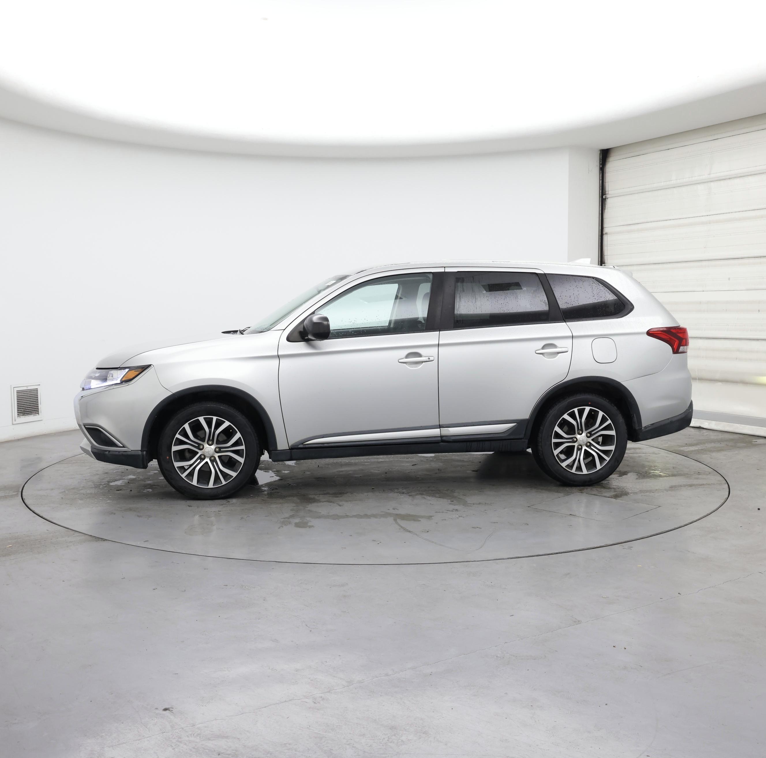 Thumbnail: 2018 Mitsubishi Outlander - 3