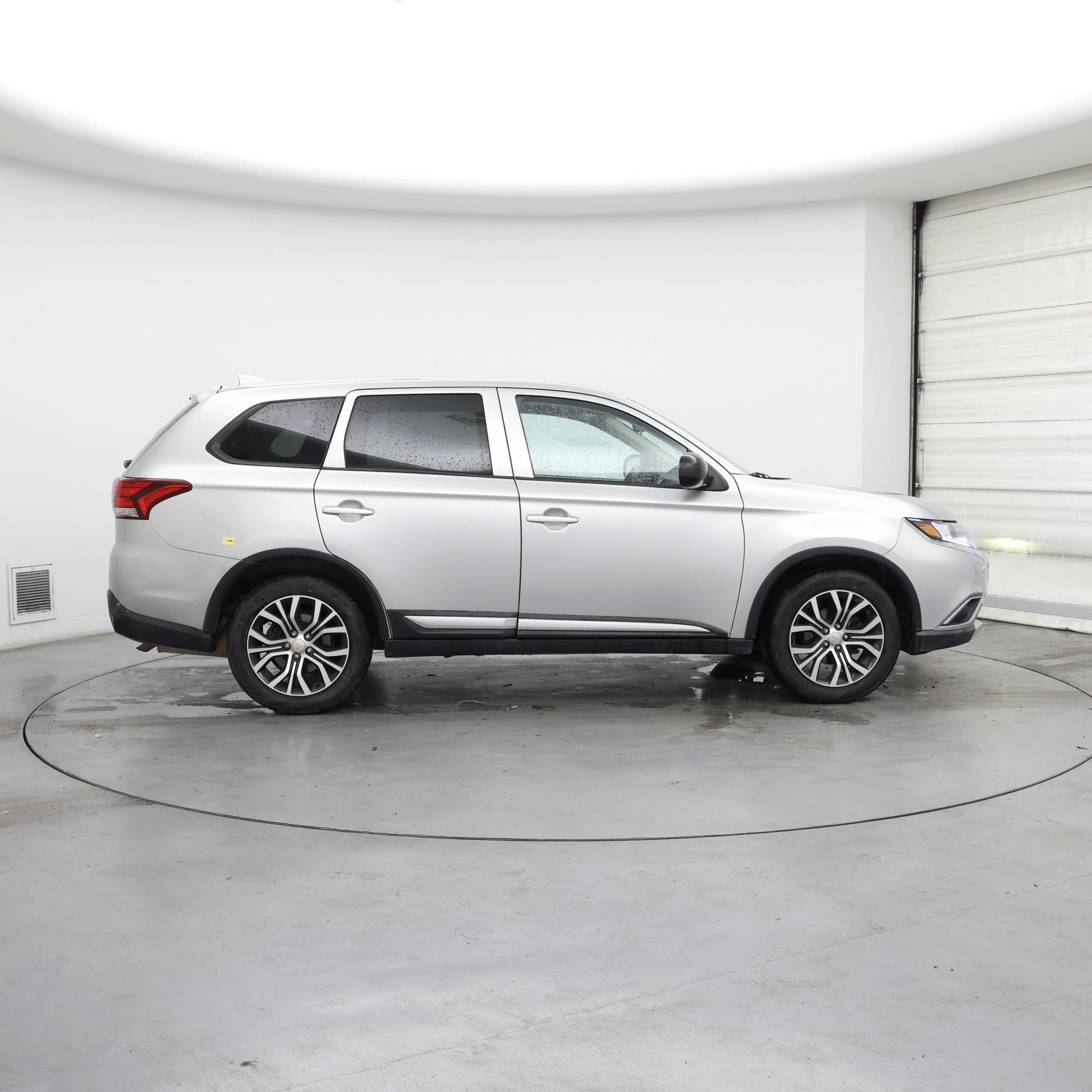 Thumbnail: 2018 Mitsubishi Outlander - 7