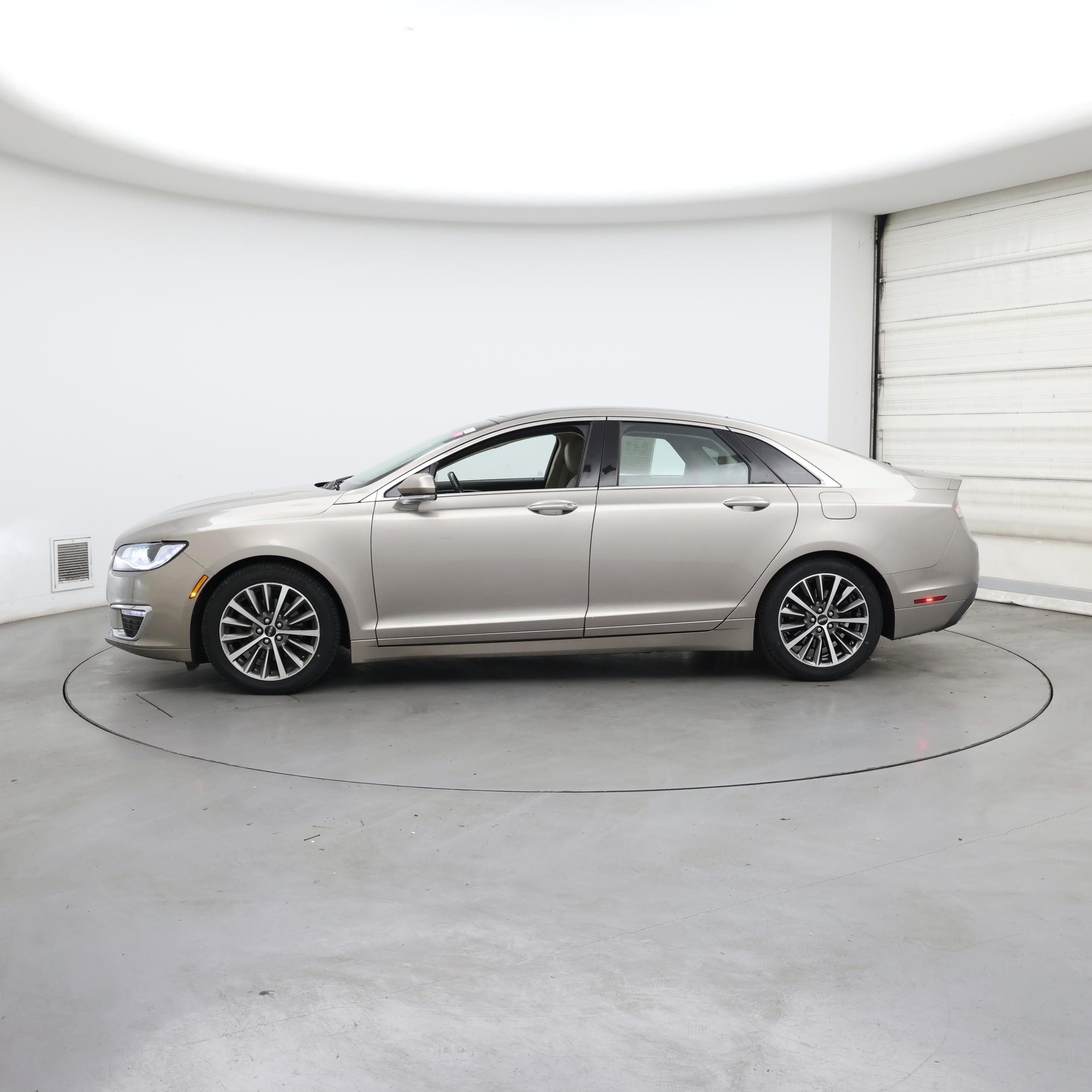 Thumbnail: 2018 Lincoln MKZ - 3