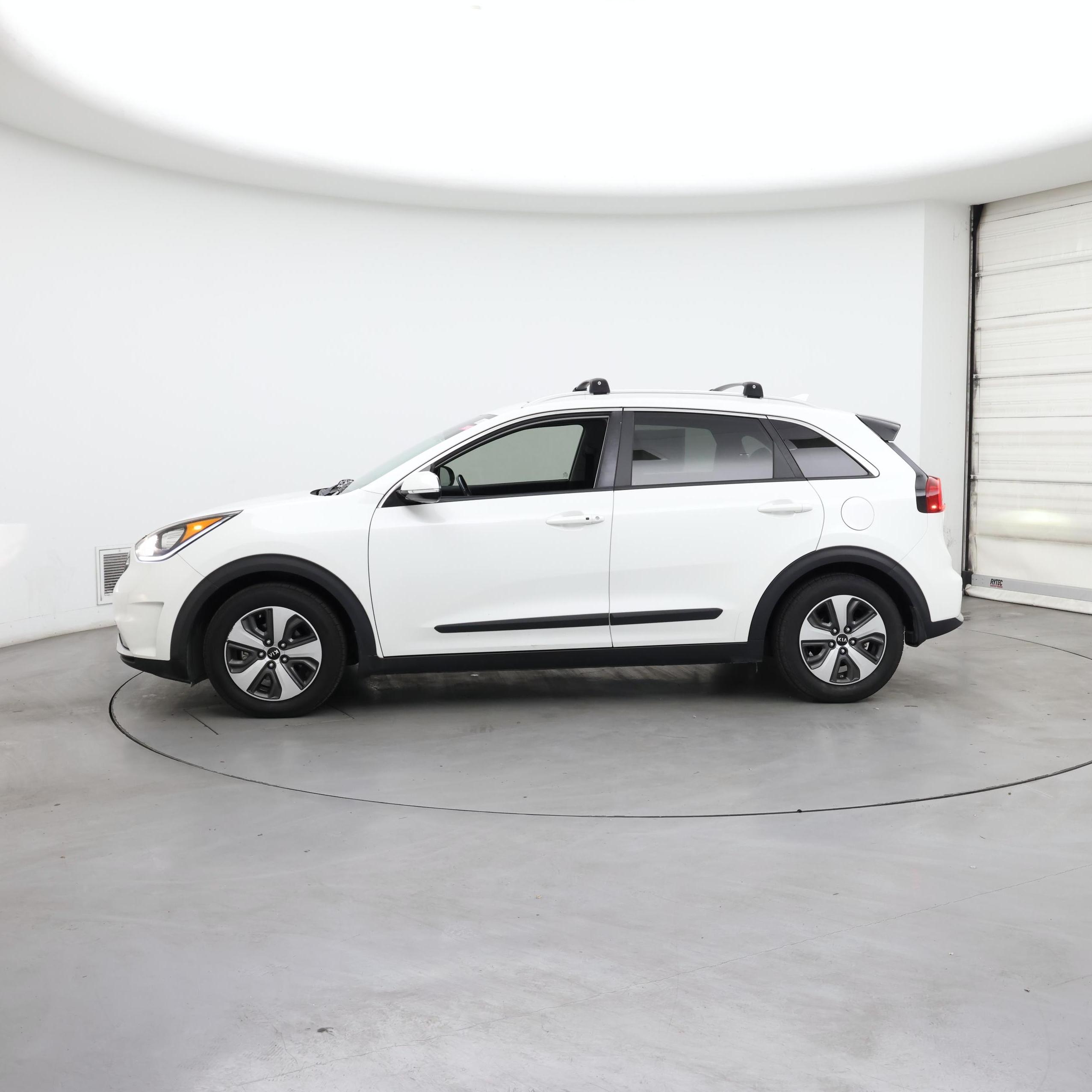 Thumbnail: 2017 Kia Niro - 3