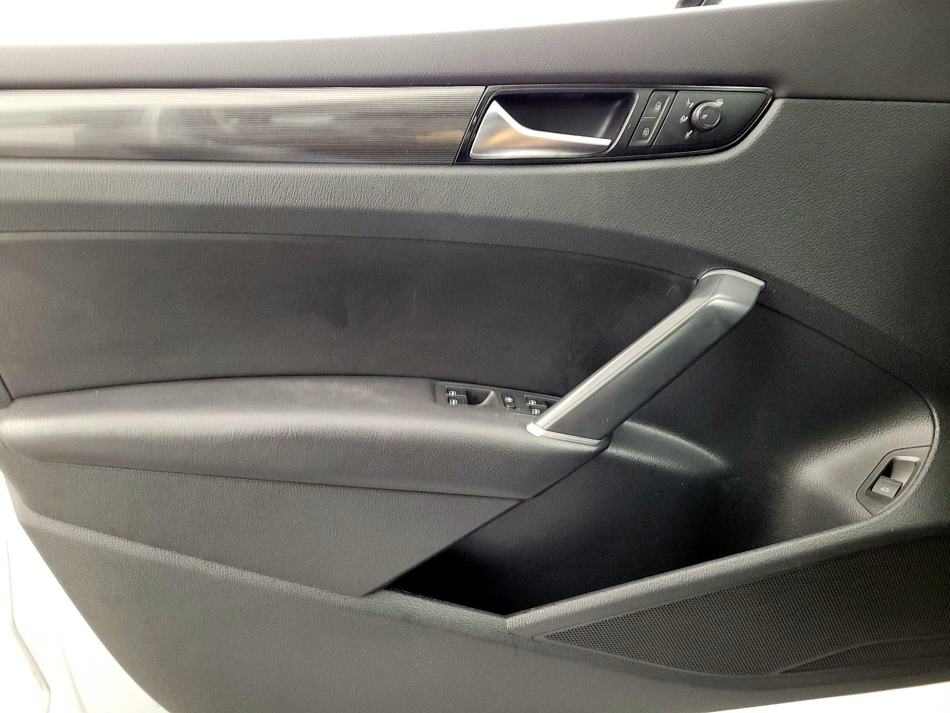 Thumbnail: 2020 Volkswagen Passat - 12