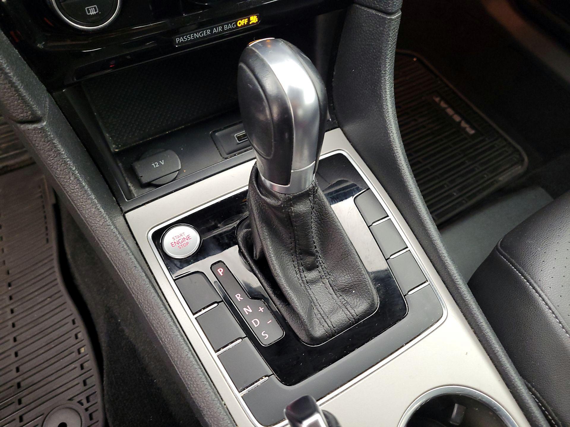 Thumbnail: 2020 Volkswagen Passat - 17