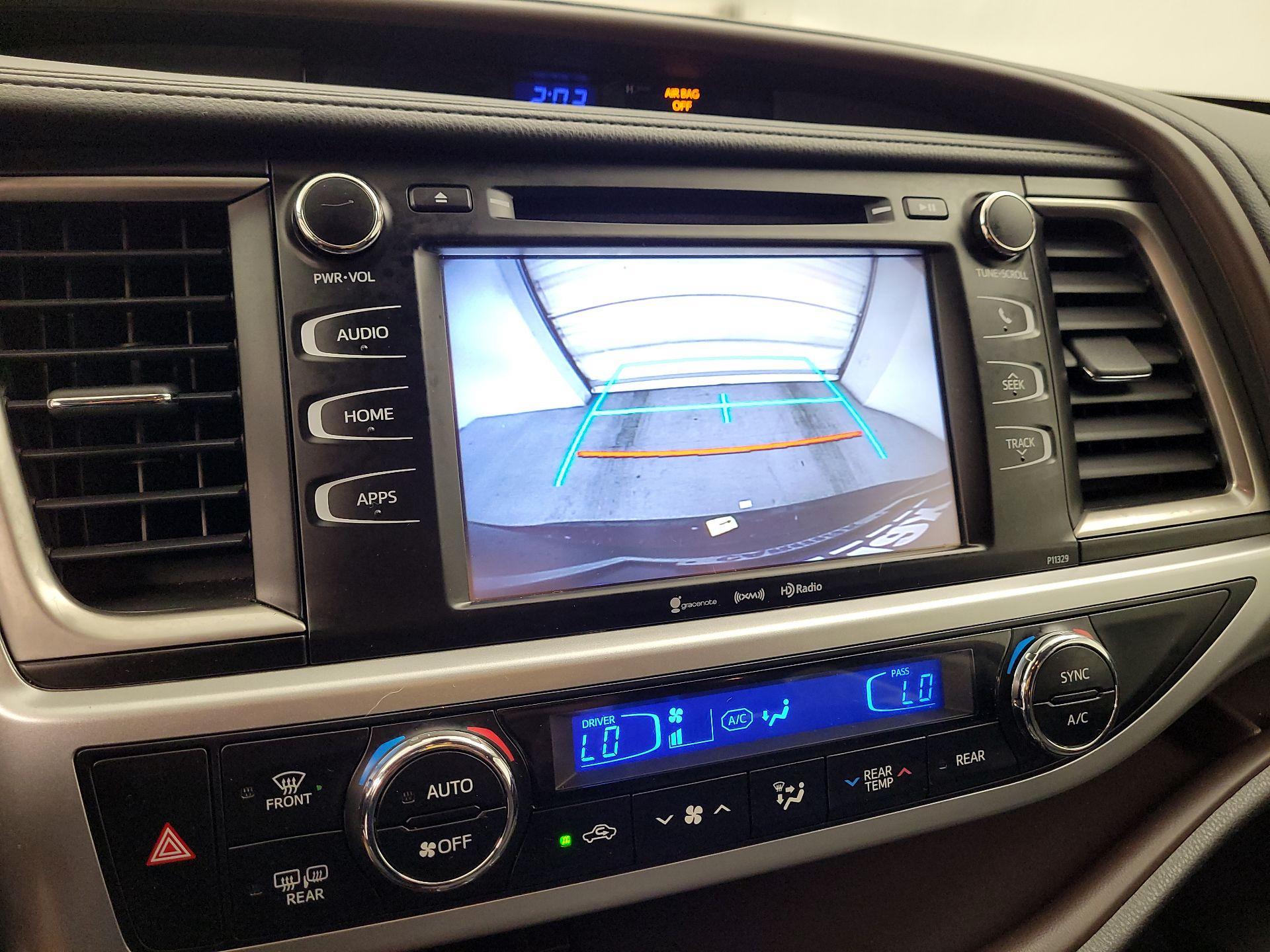 Thumbnail: 2018 Toyota Highlander - 14