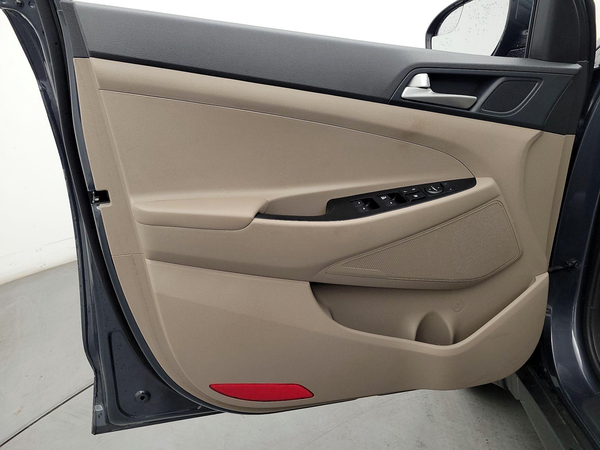 Thumbnail: 2020 Hyundai Tucson - 12