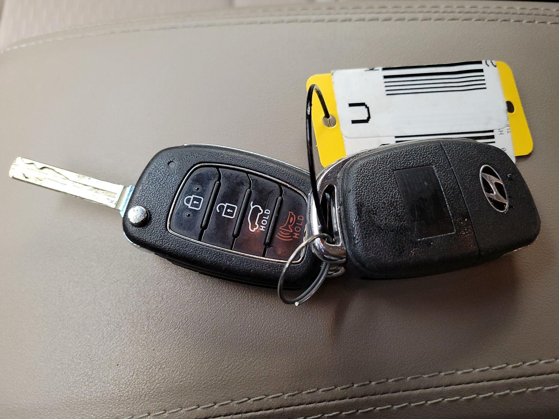 Thumbnail: 2020 Hyundai Tucson - 18