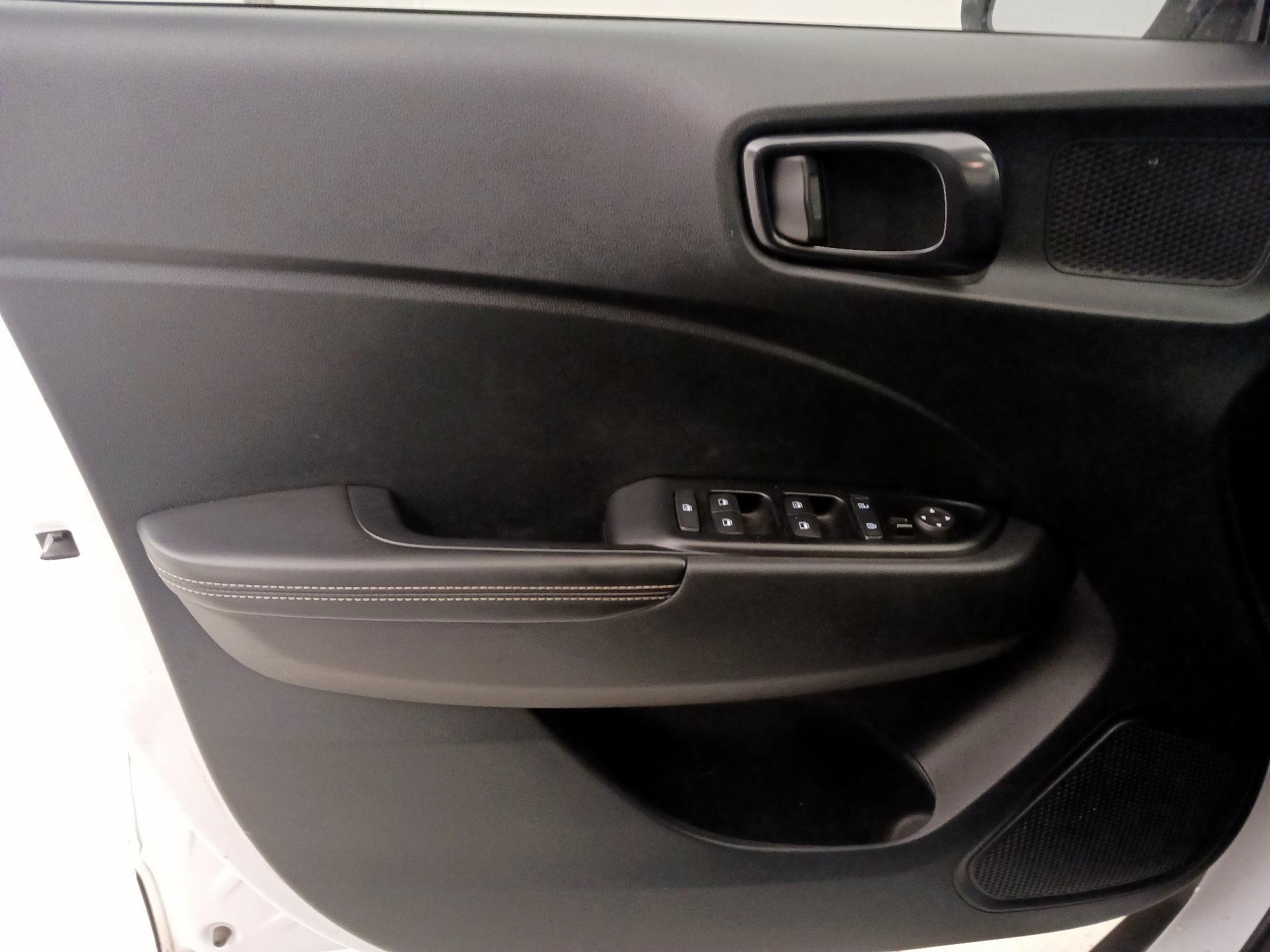 Thumbnail: 2023 Hyundai Venue - 12