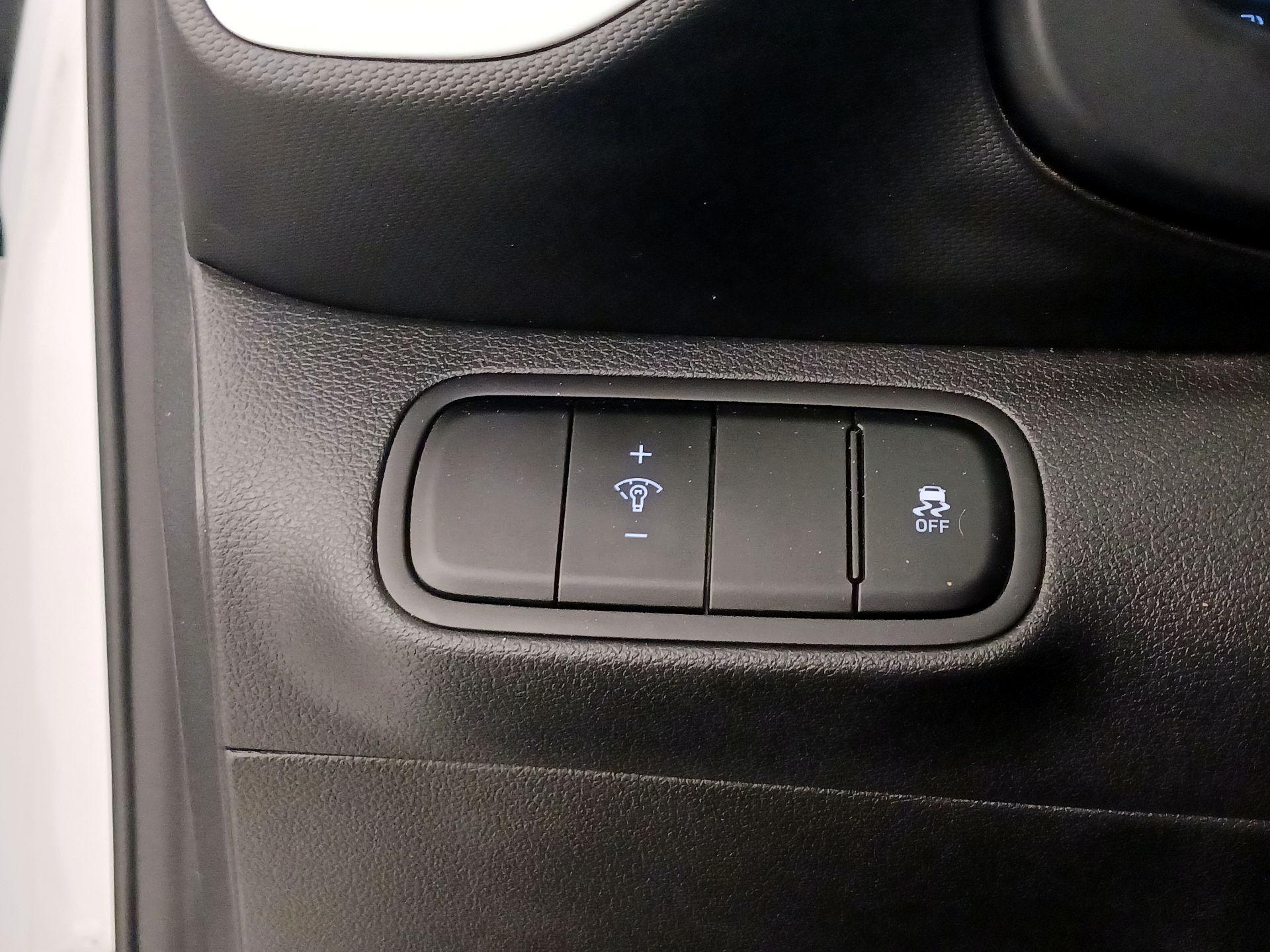 Thumbnail: 2023 Hyundai Venue - 13