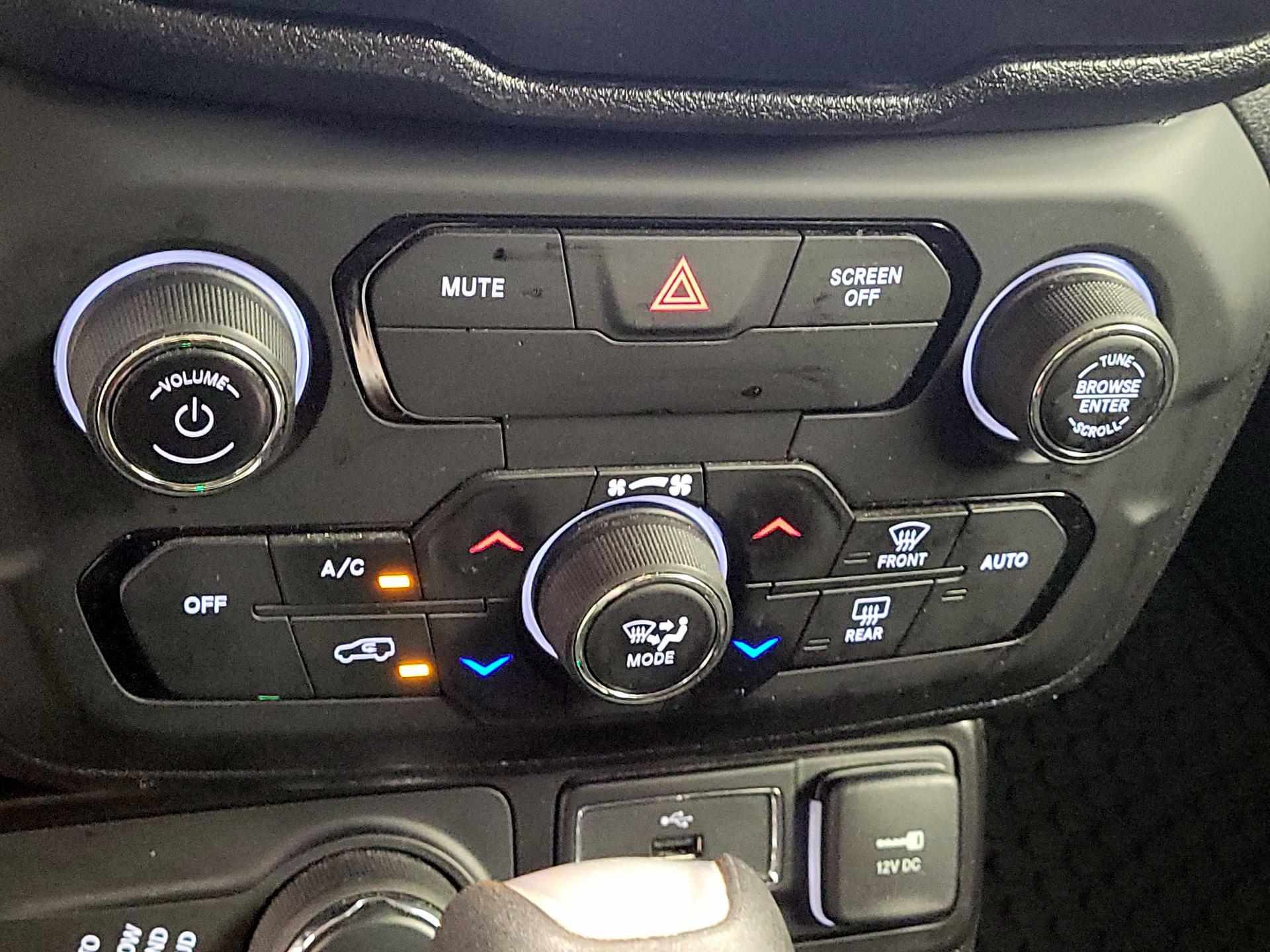 Thumbnail: 2020 Jeep Renegade - 16