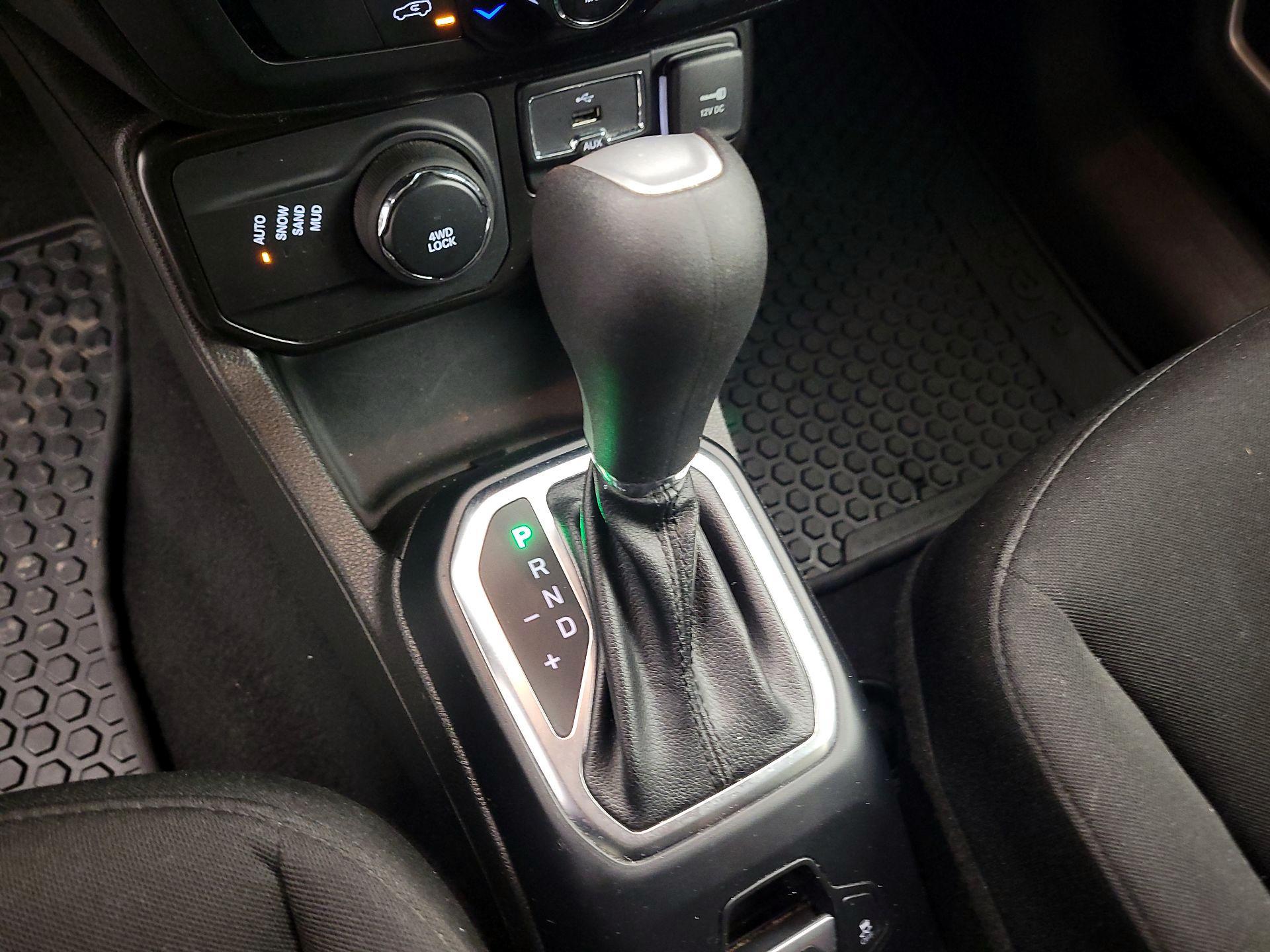 Thumbnail: 2020 Jeep Renegade - 17