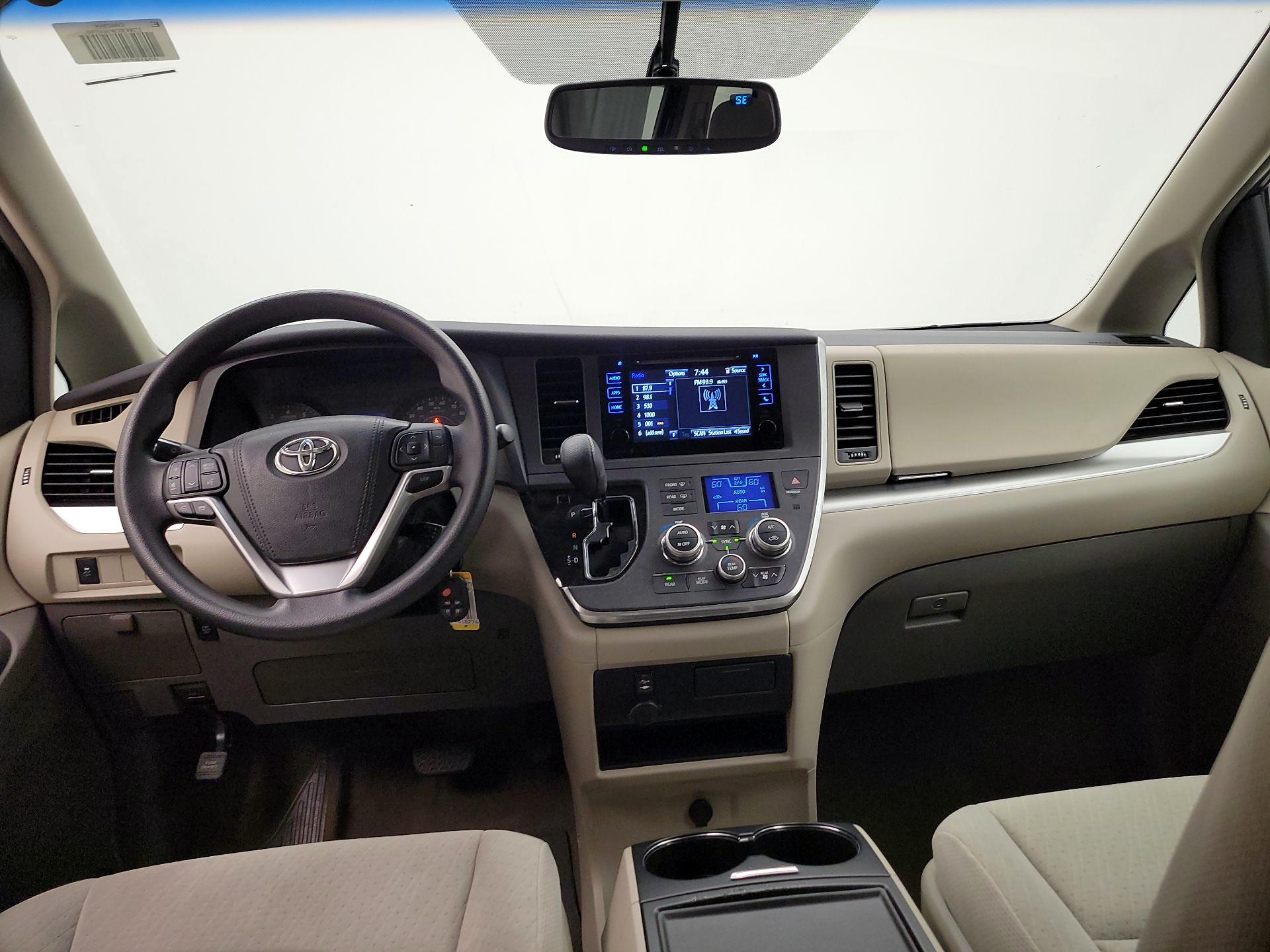 Thumbnail: 2015 Toyota Sienna - 9