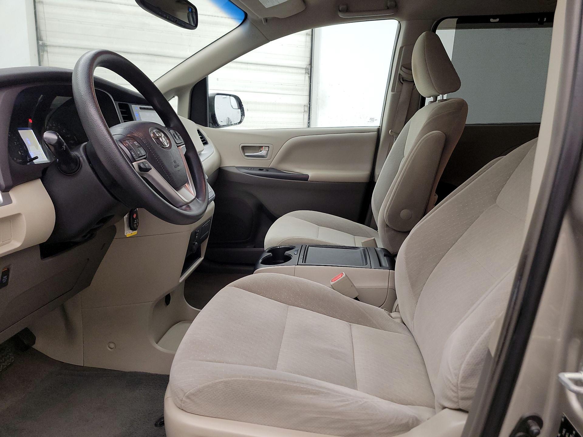 Thumbnail: 2015 Toyota Sienna - 11