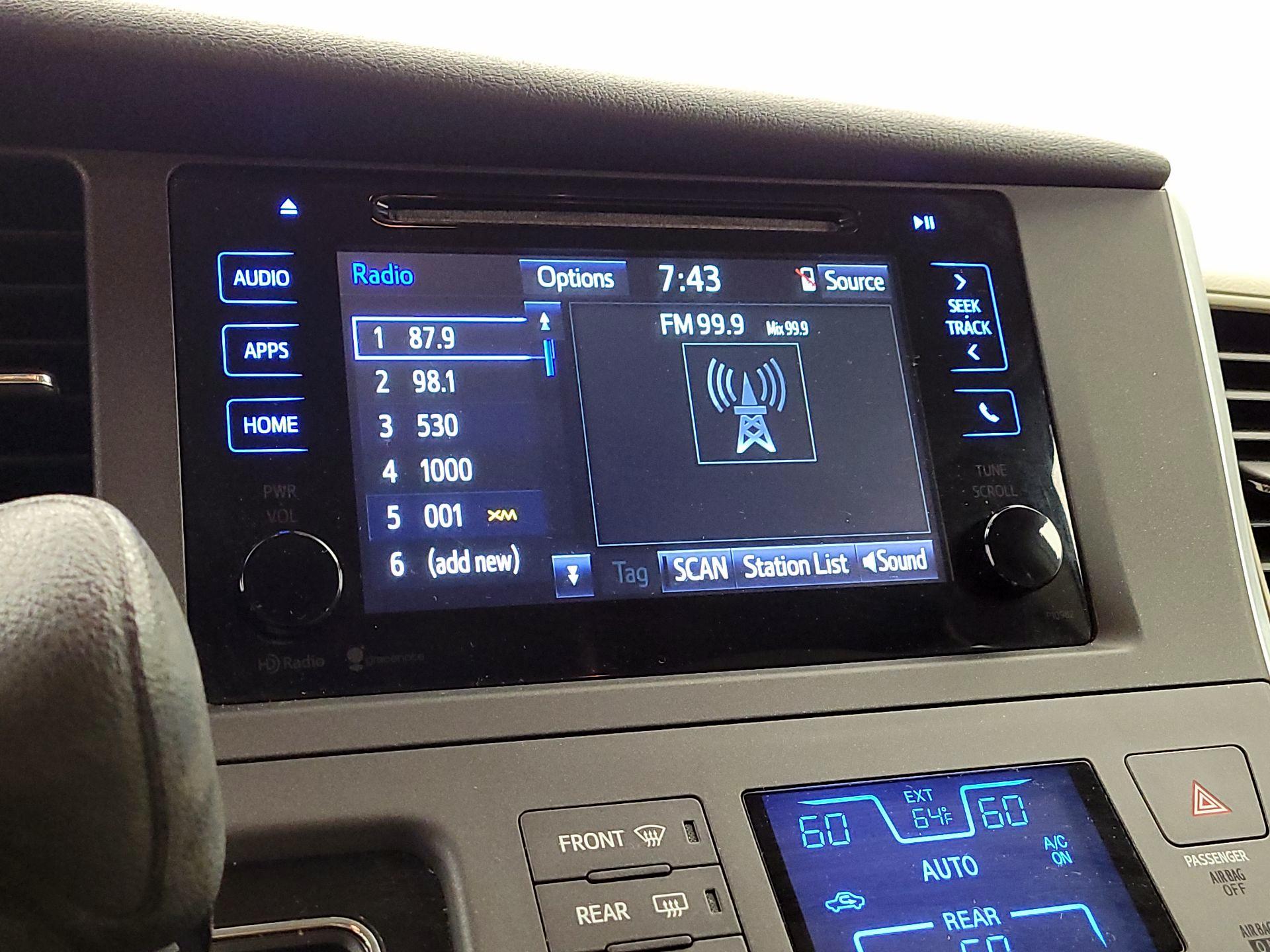 Thumbnail: 2015 Toyota Sienna - 15