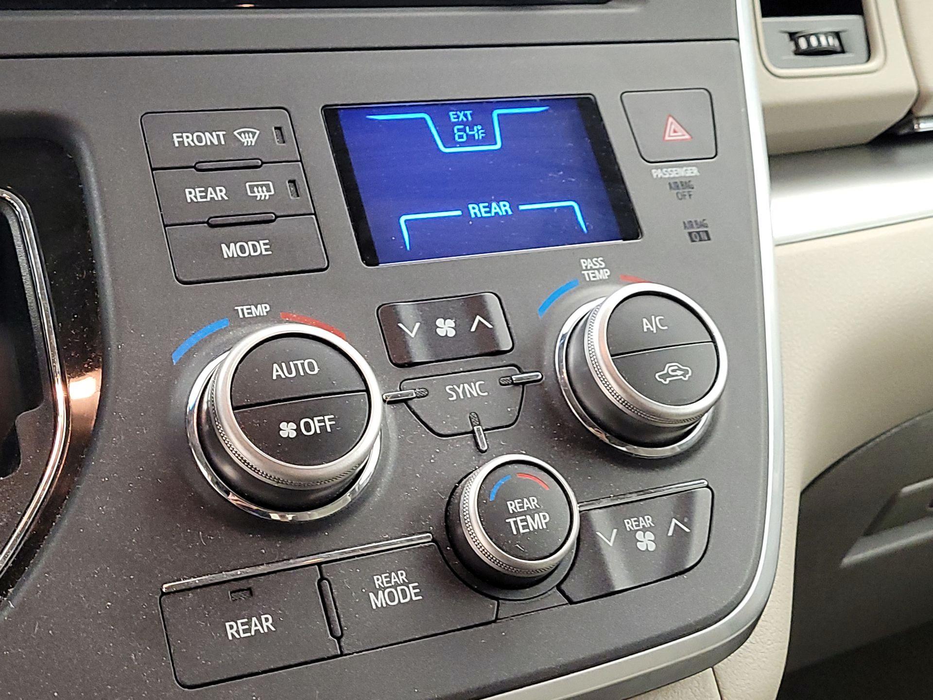 Thumbnail: 2015 Toyota Sienna - 16