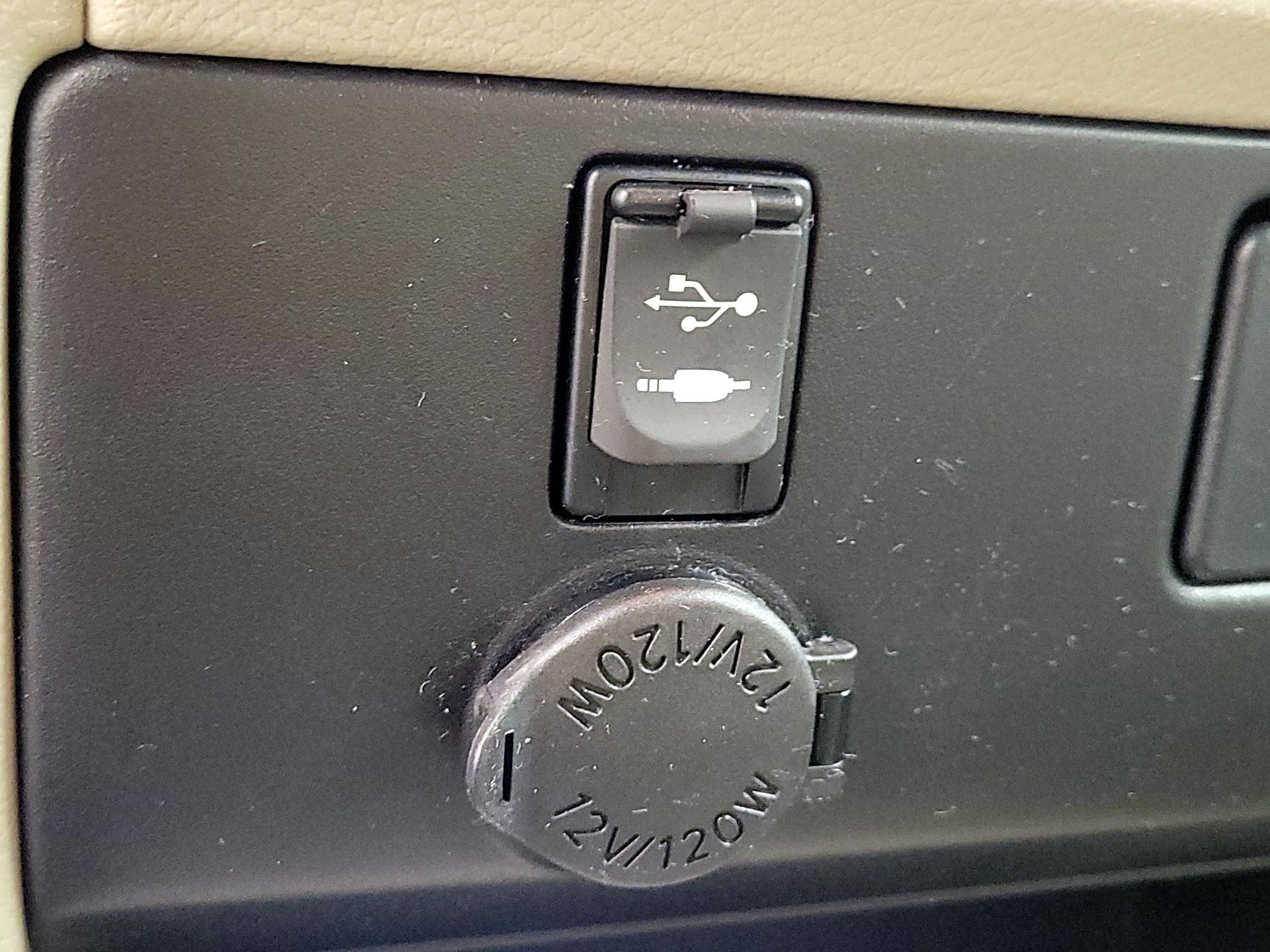 Thumbnail: 2015 Toyota Sienna - 18