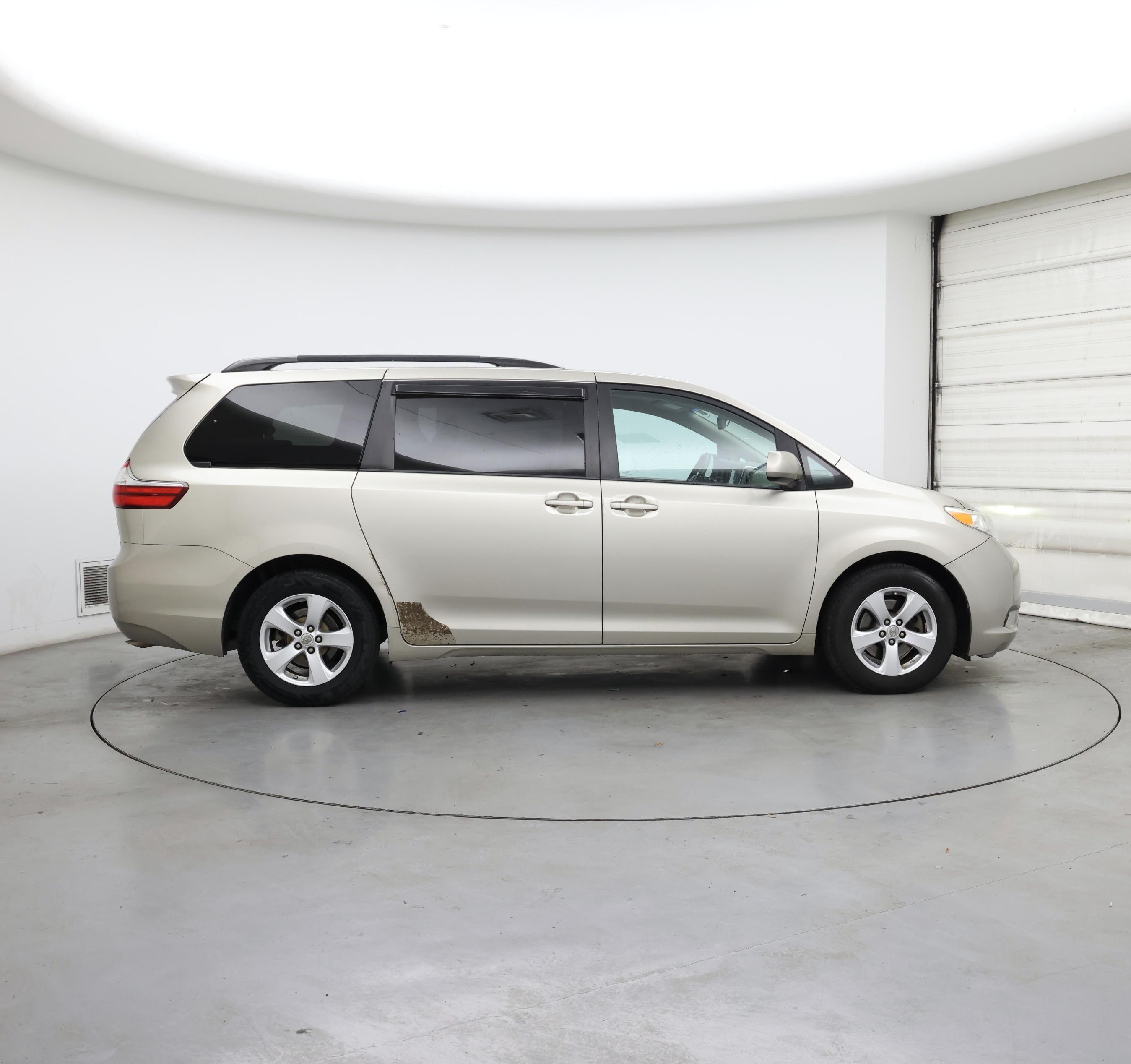 Thumbnail: 2015 Toyota Sienna - 7