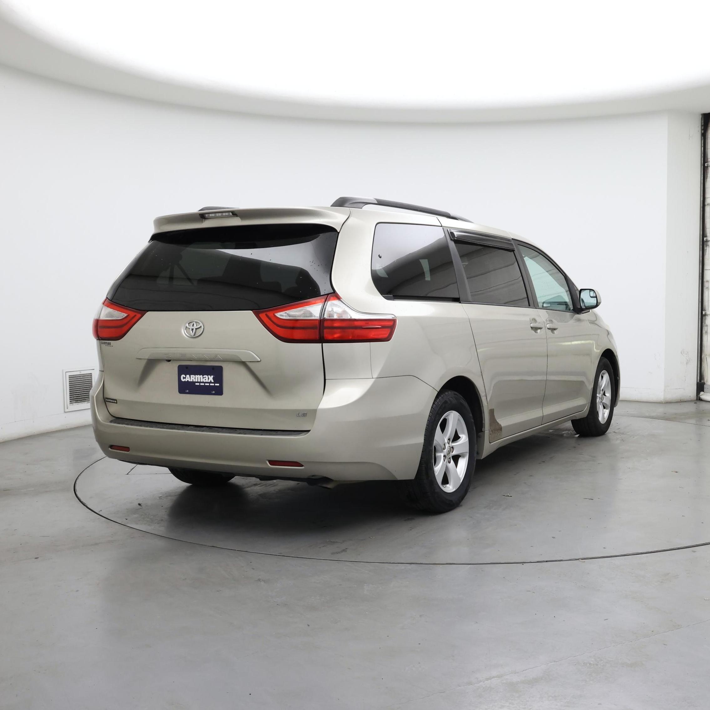 Thumbnail: 2015 Toyota Sienna - 8