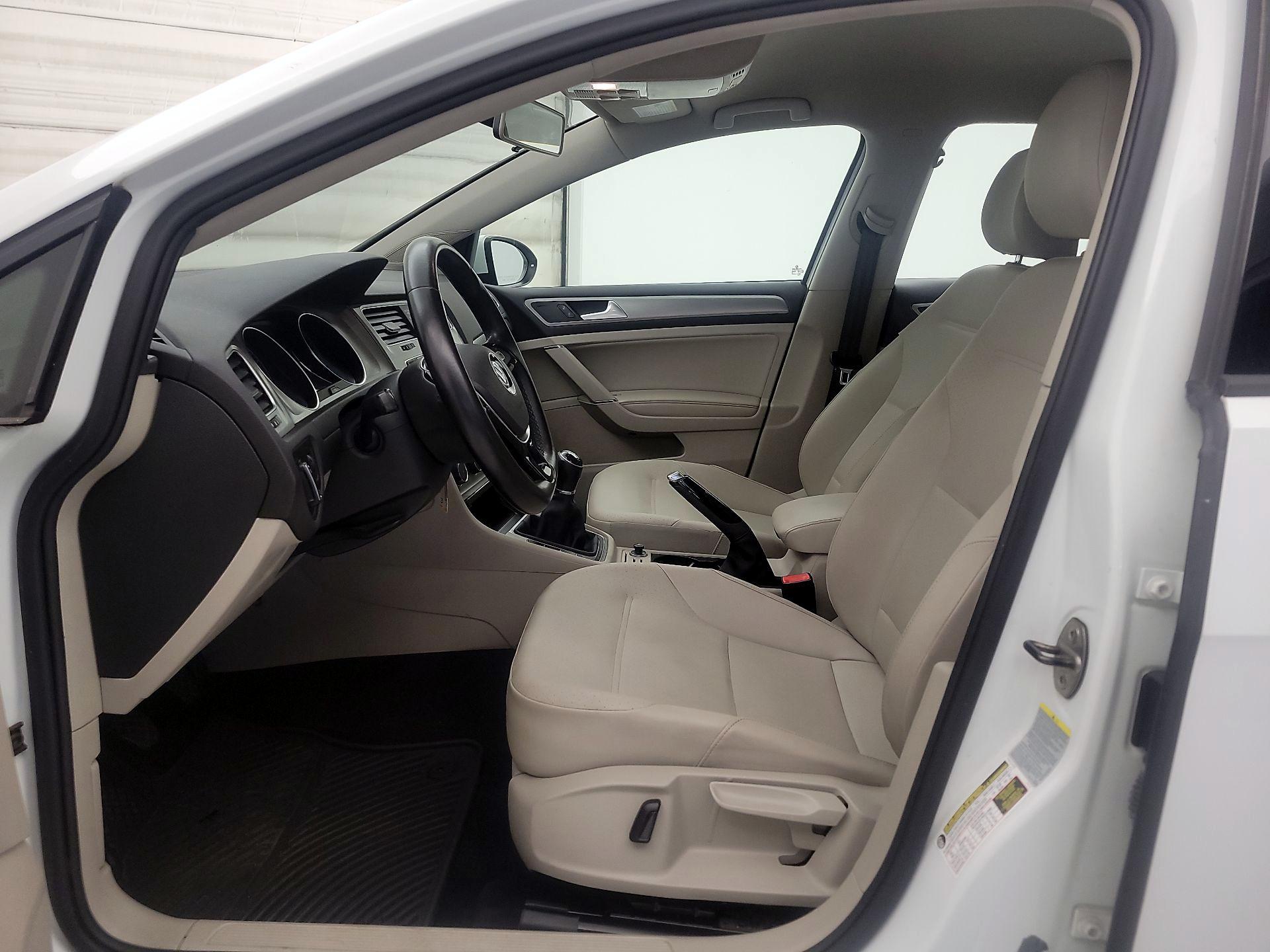 Thumbnail: 2015 Volkswagen Golf - 11