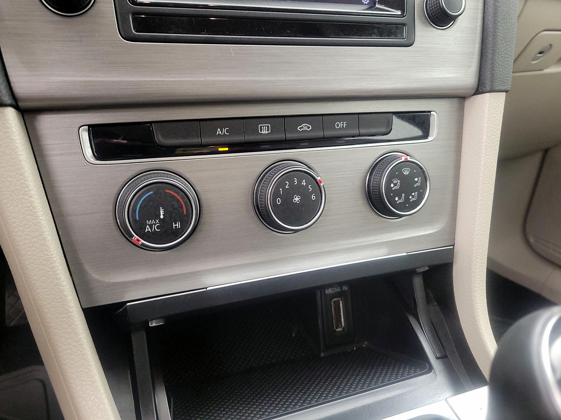 Thumbnail: 2015 Volkswagen Golf - 15