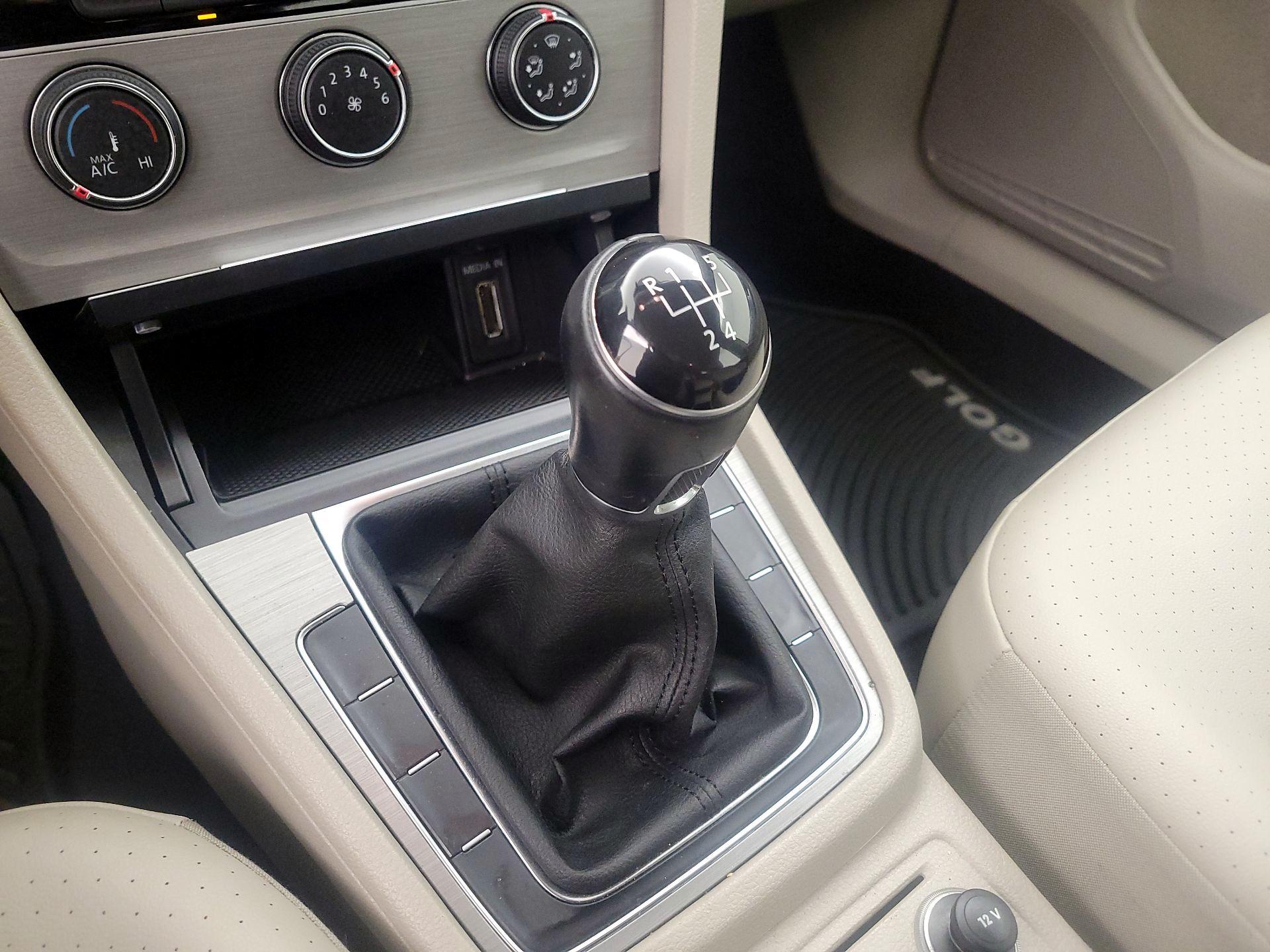 Thumbnail: 2015 Volkswagen Golf - 16