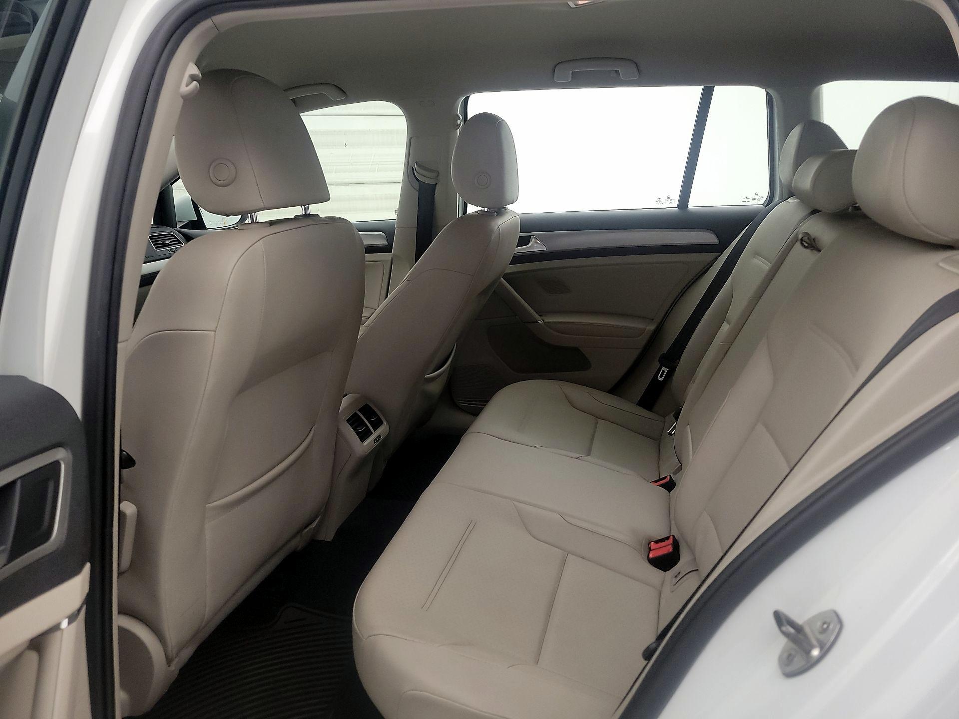 Thumbnail: 2015 Volkswagen Golf - 17