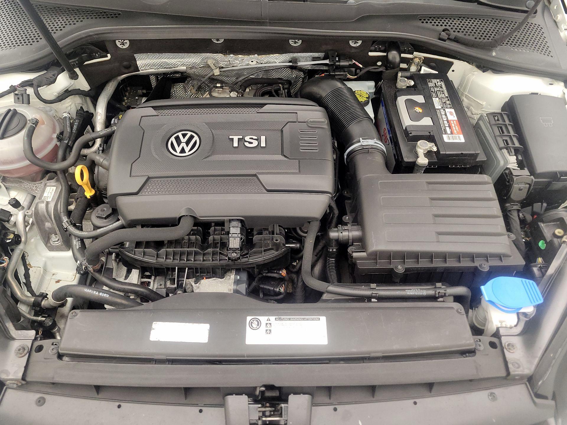 Thumbnail: 2015 Volkswagen Golf - 19