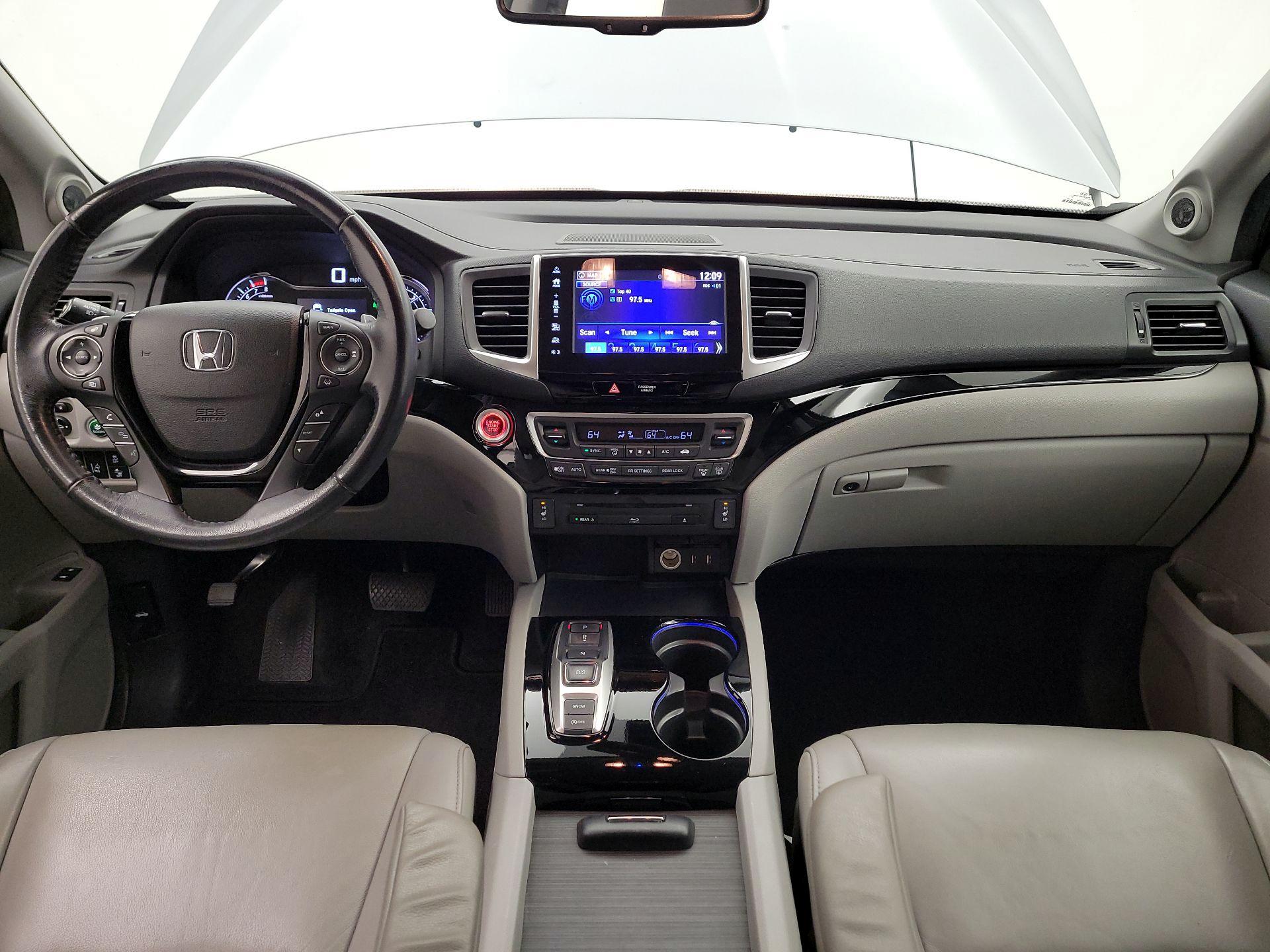 Thumbnail: 2017 Honda Pilot - 9