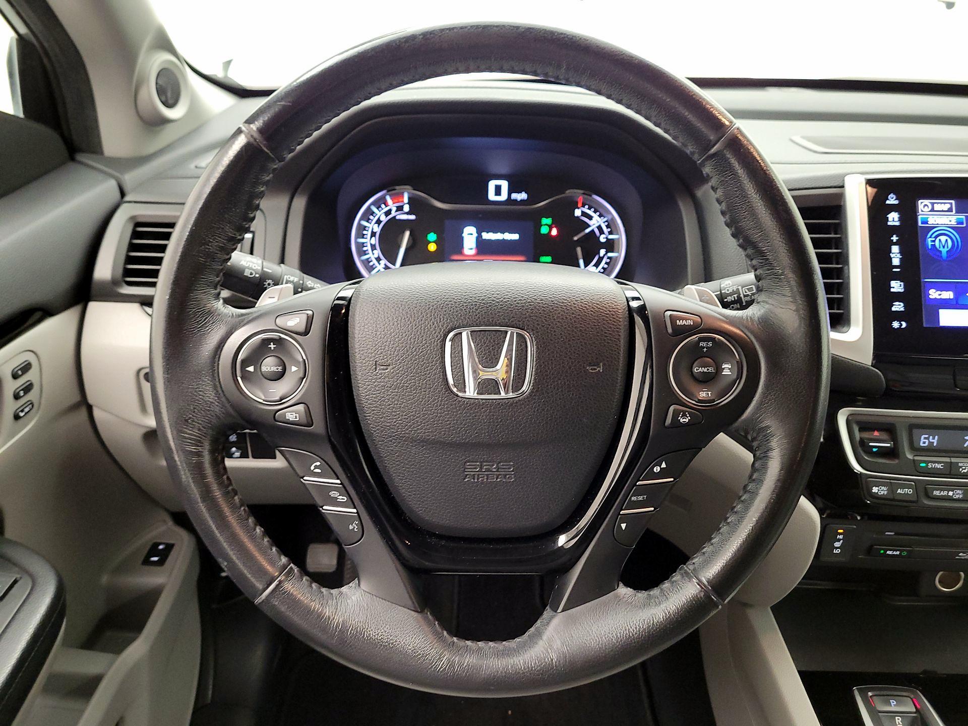 Thumbnail: 2017 Honda Pilot - 10