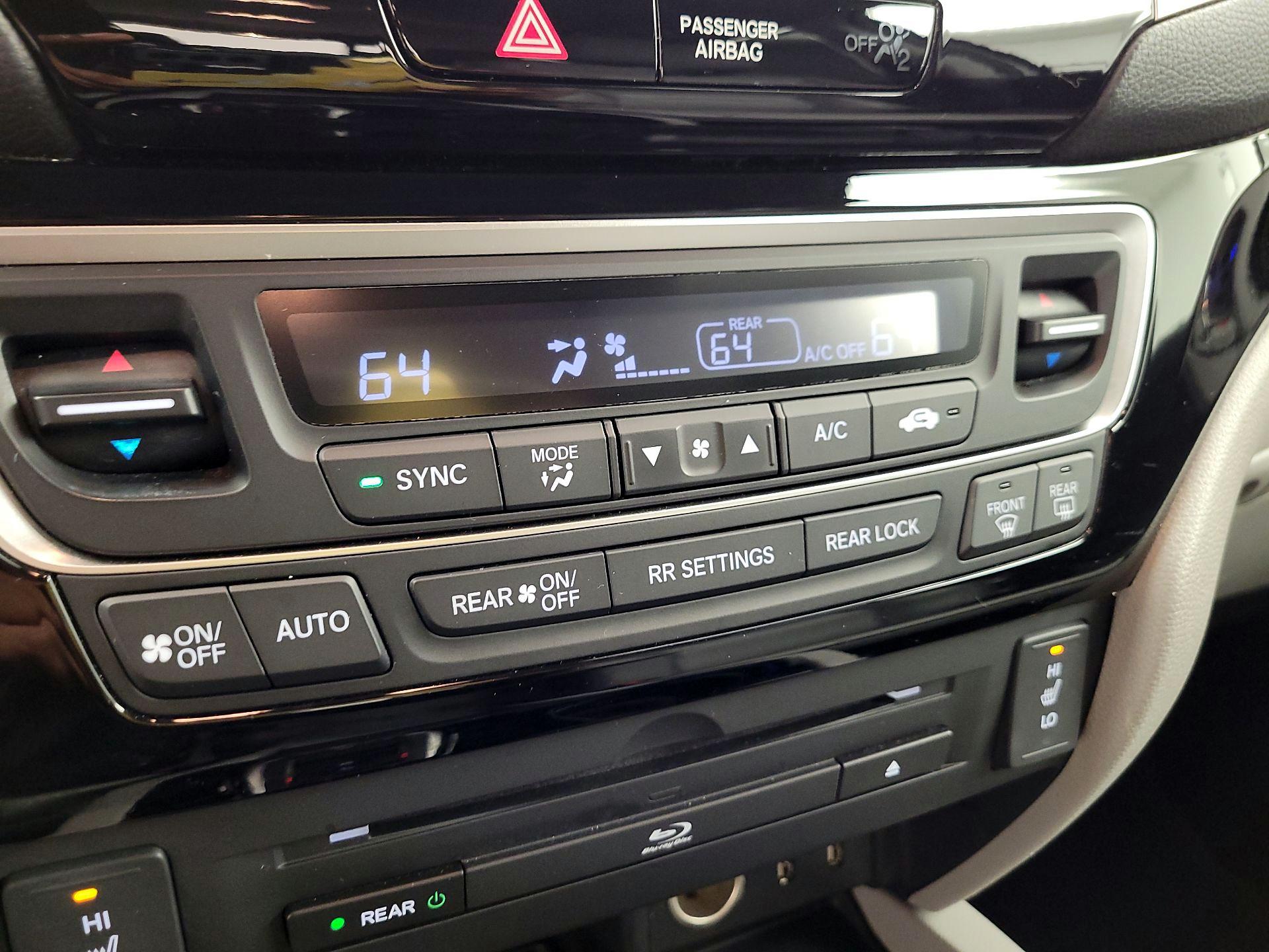 Thumbnail: 2017 Honda Pilot - 14