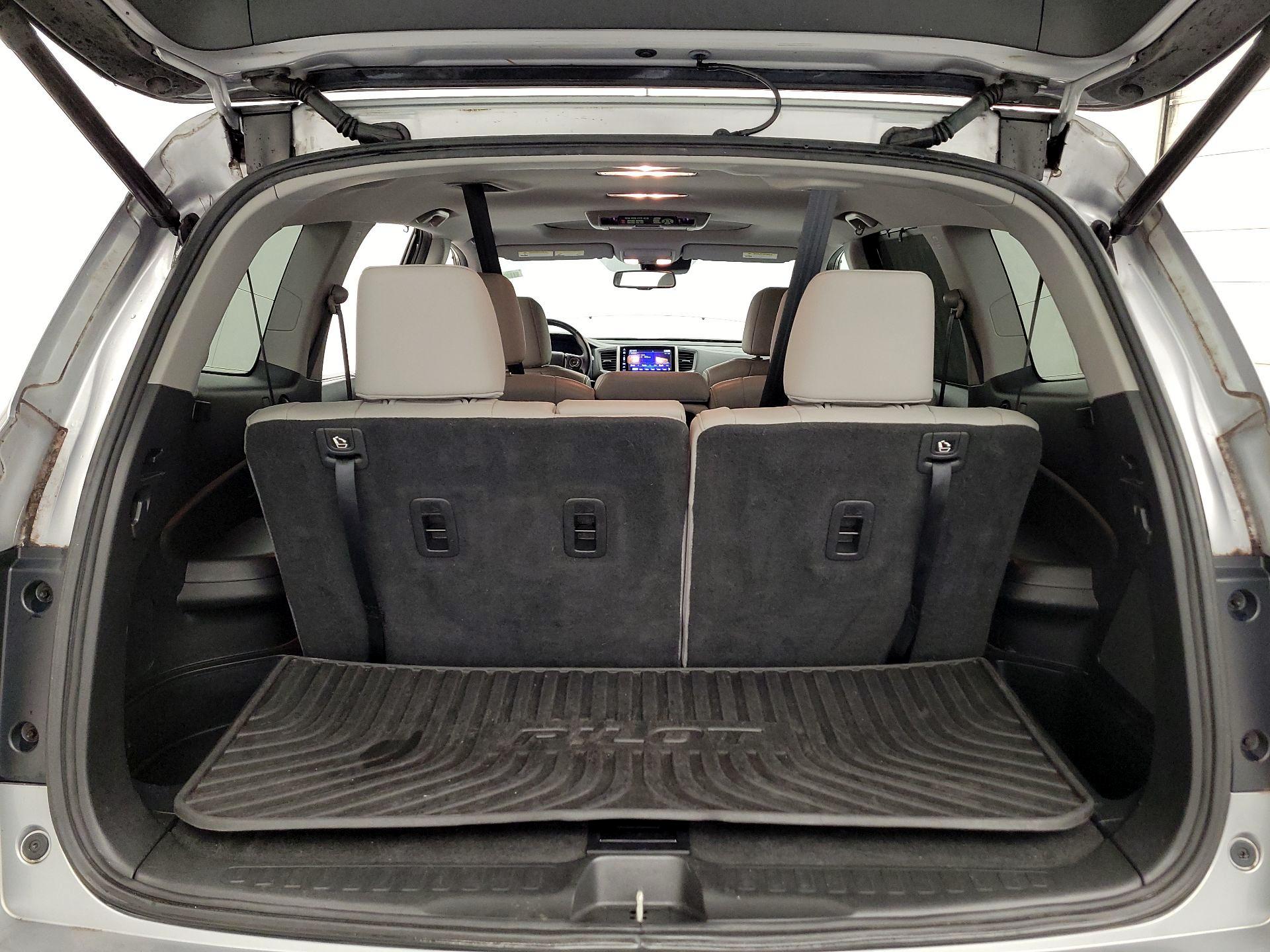 Thumbnail: 2017 Honda Pilot - 16