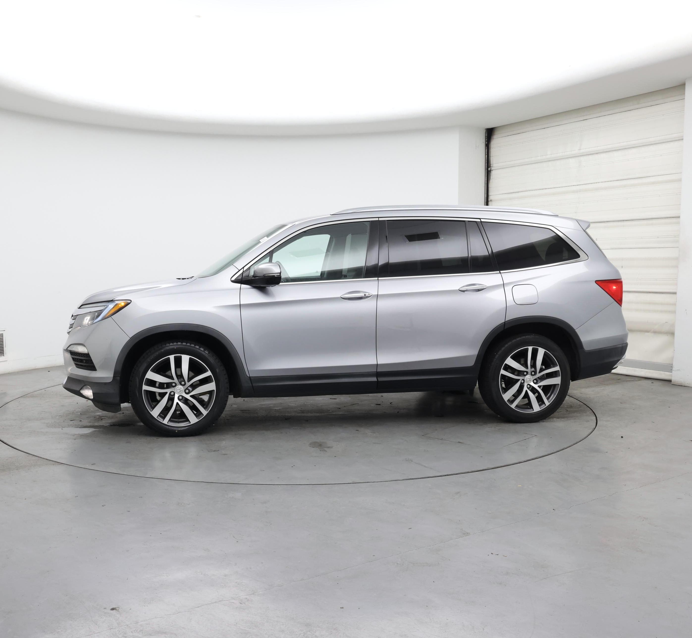 Thumbnail: 2017 Honda Pilot - 3